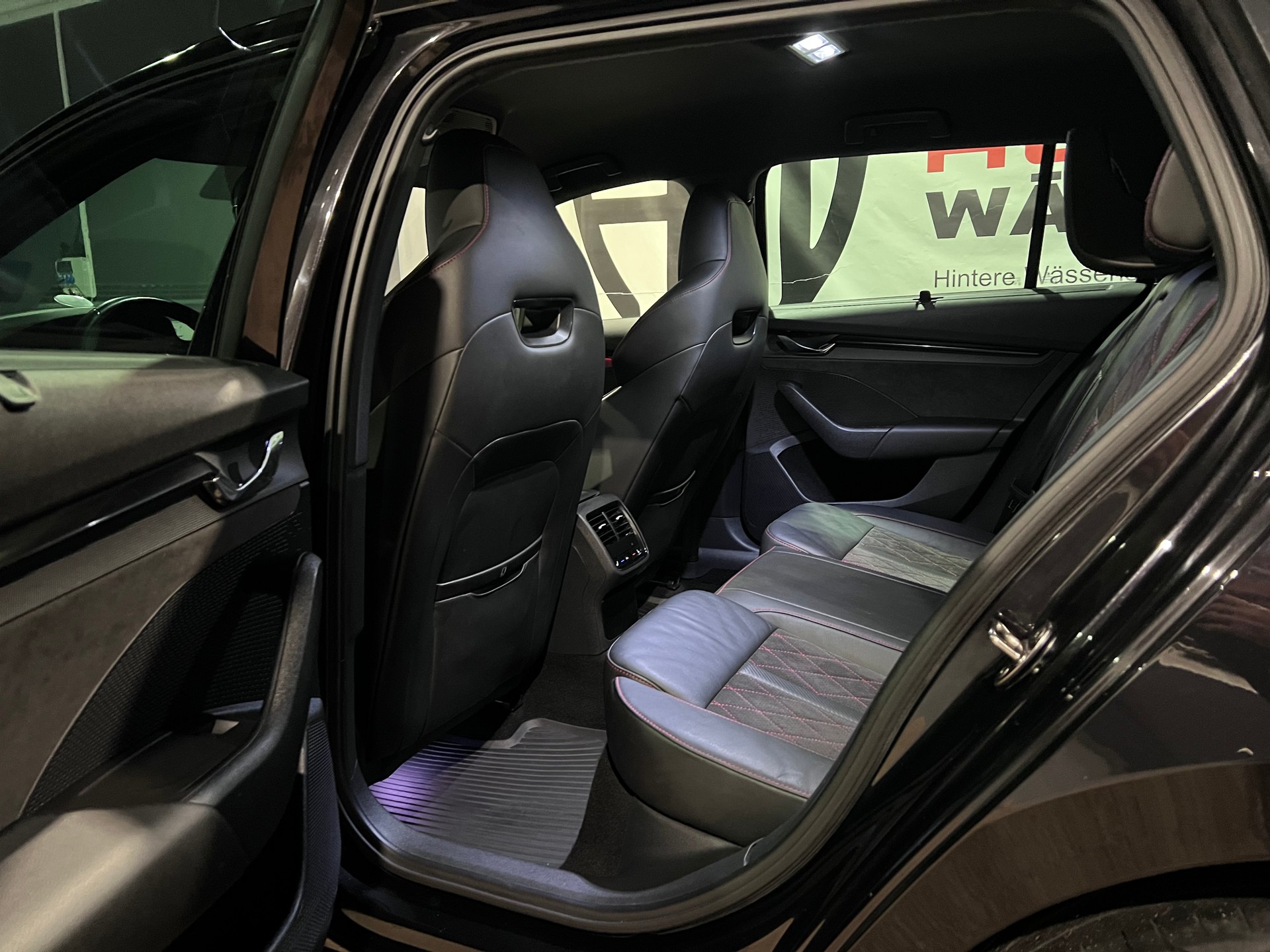 SKODA Octavia Combi 1.4 TSI PHEV DSG RS-image-15