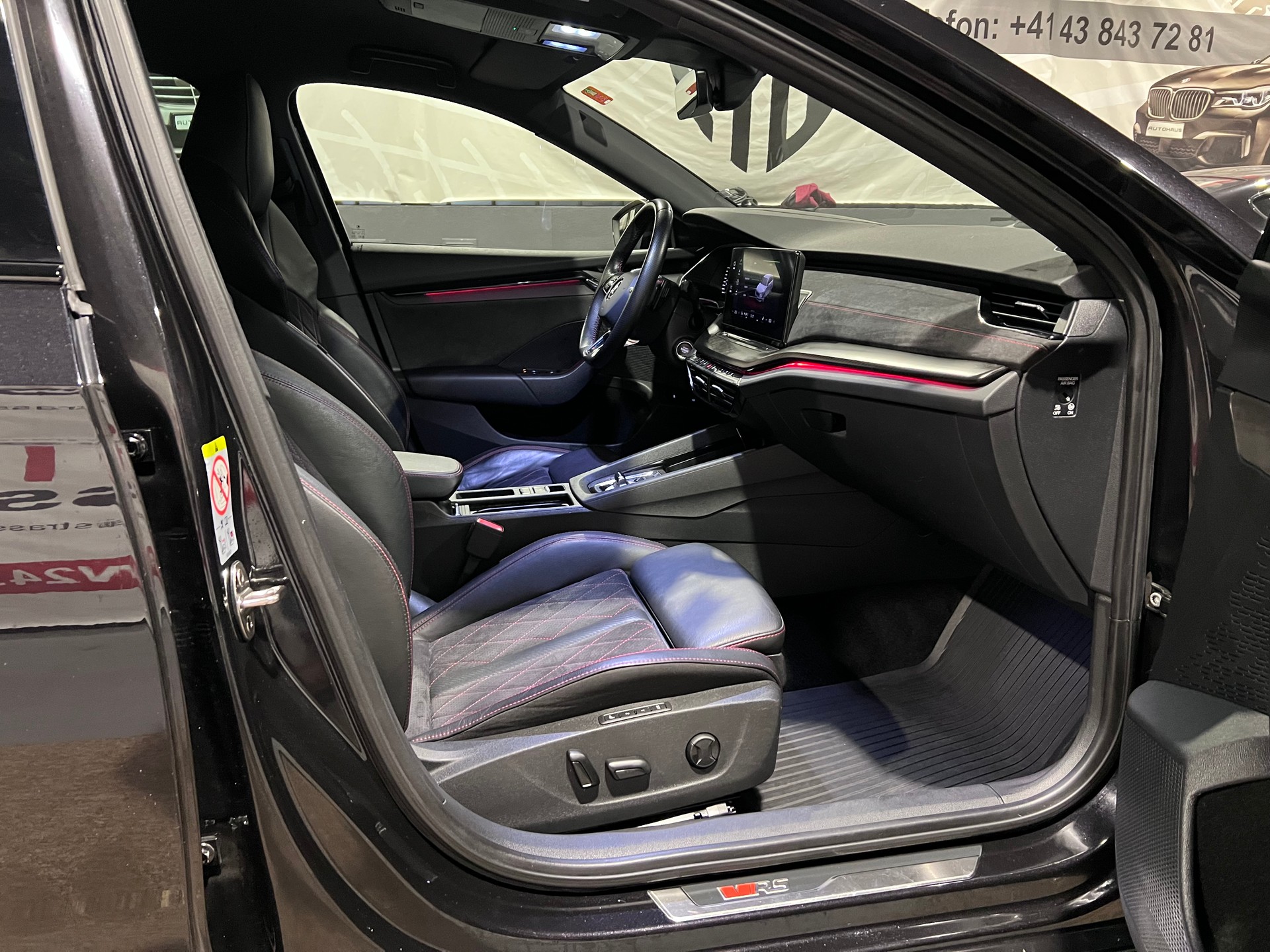 SKODA Octavia Combi 1.4 TSI PHEV DSG RS-image-12