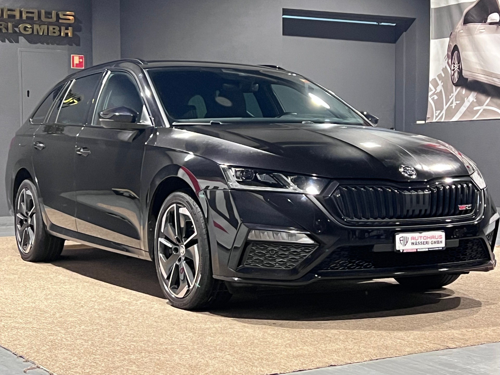SKODA Octavia Combi 1.4 TSI PHEV DSG RS-image-0