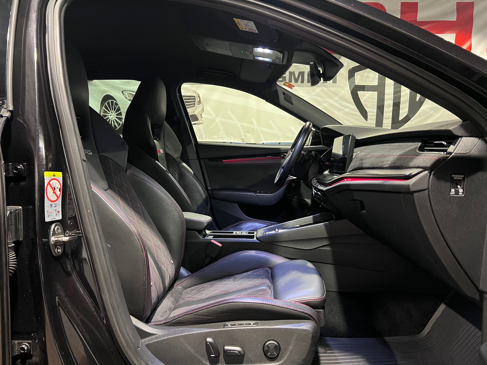 SKODA Octavia Combi 1.4 TSI PHEV DSG RS-image-13