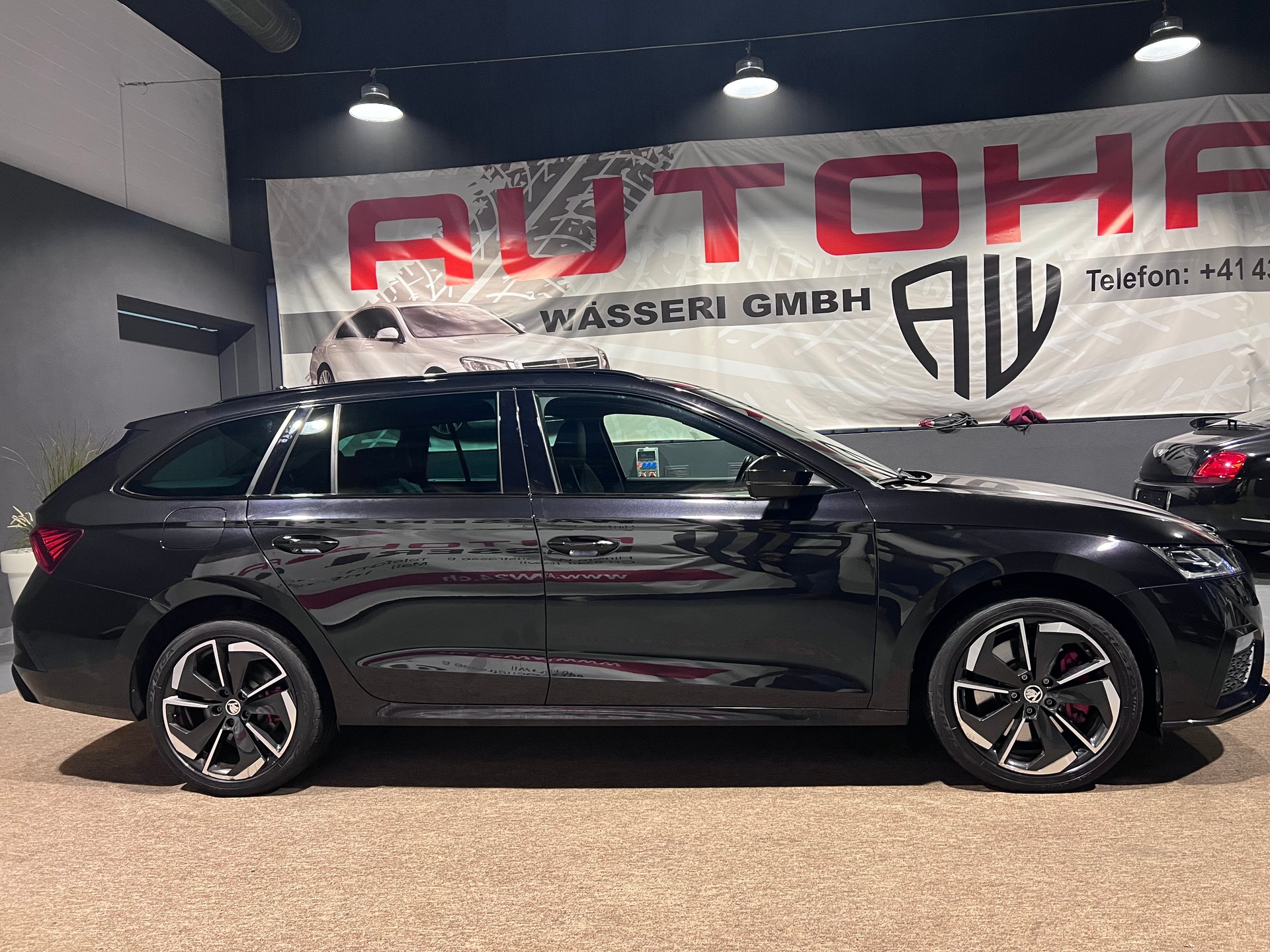 SKODA Octavia Combi 1.4 TSI PHEV DSG RS-image-1