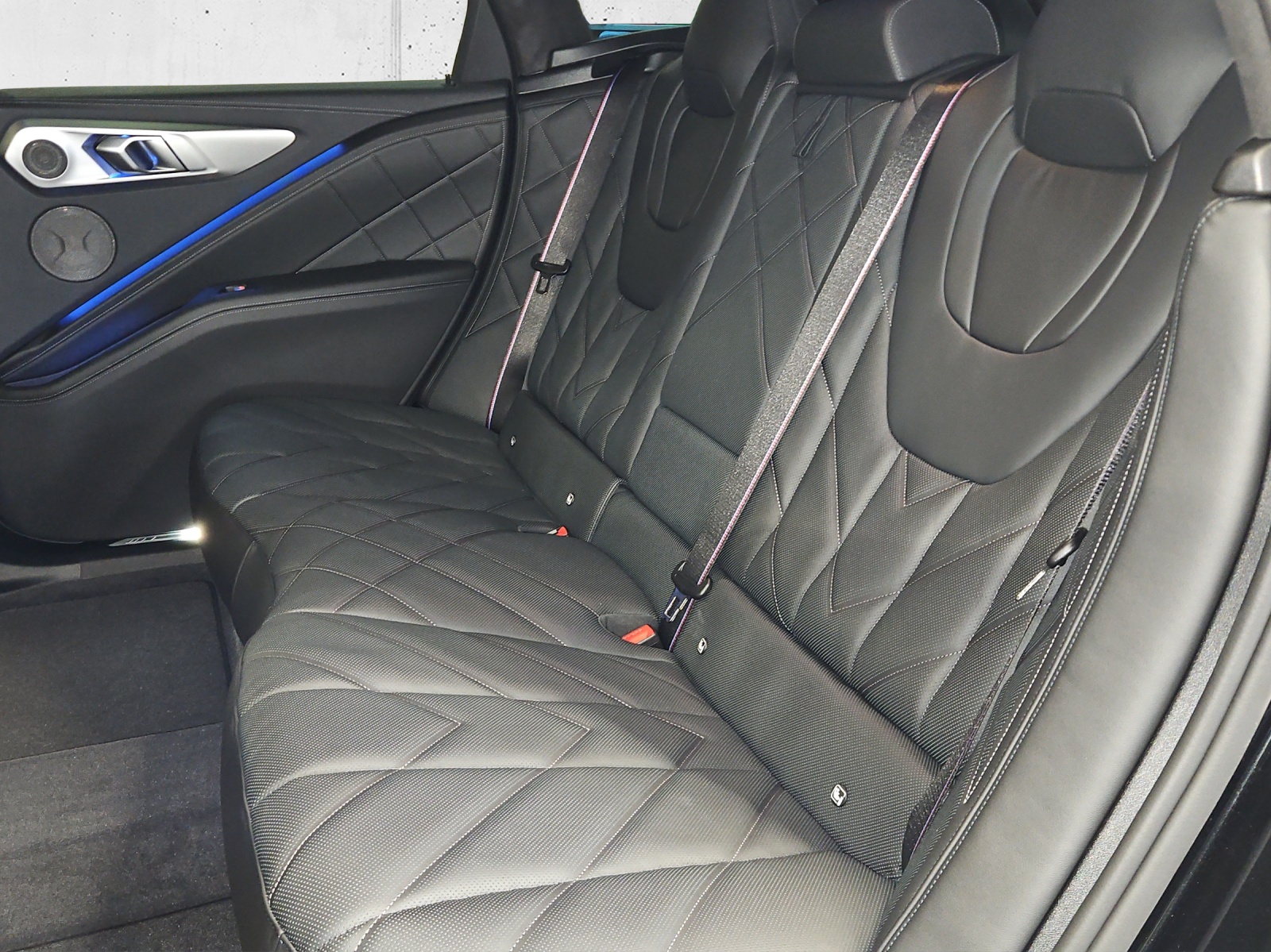 BMW XM xDrive 50e-image-10