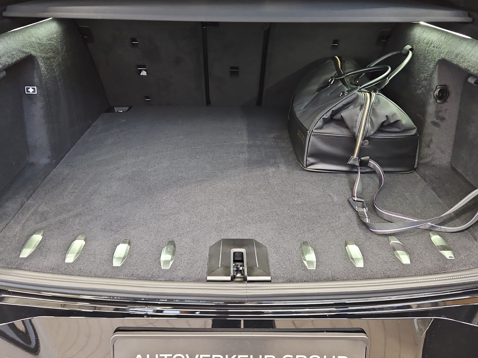 BMW XM xDrive 50e-image-14