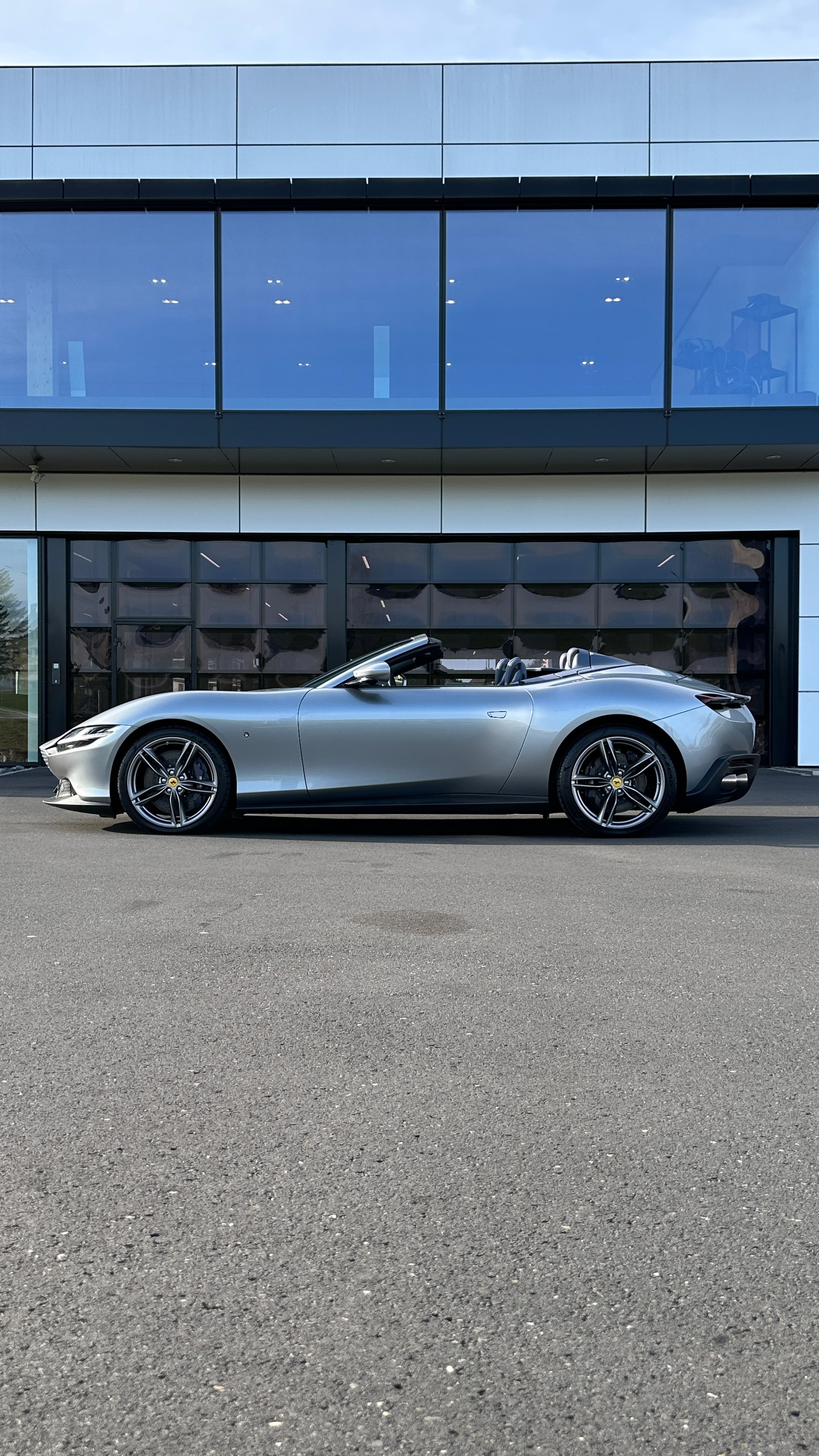 FERRARI Roma 3.9 V8 T-showroom-element-2