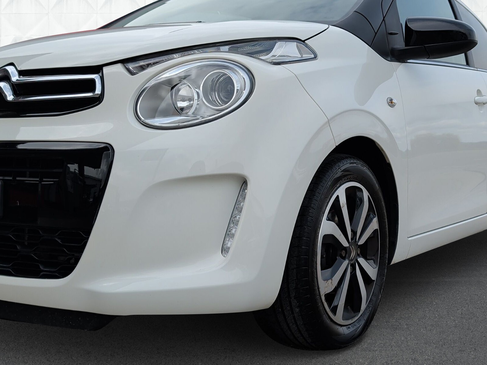 CITROEN C1 VTi Shine Airscape-image-5