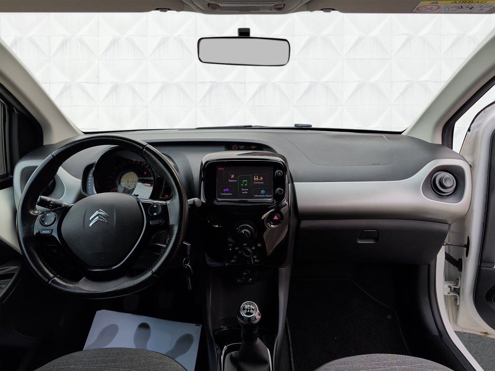 CITROEN C1 VTi Shine Airscape-image-9
