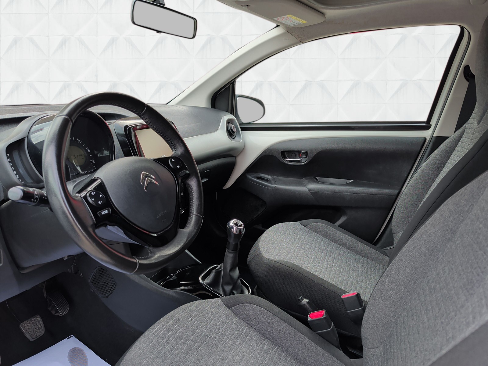 CITROEN C1 VTi Shine Airscape-image-8