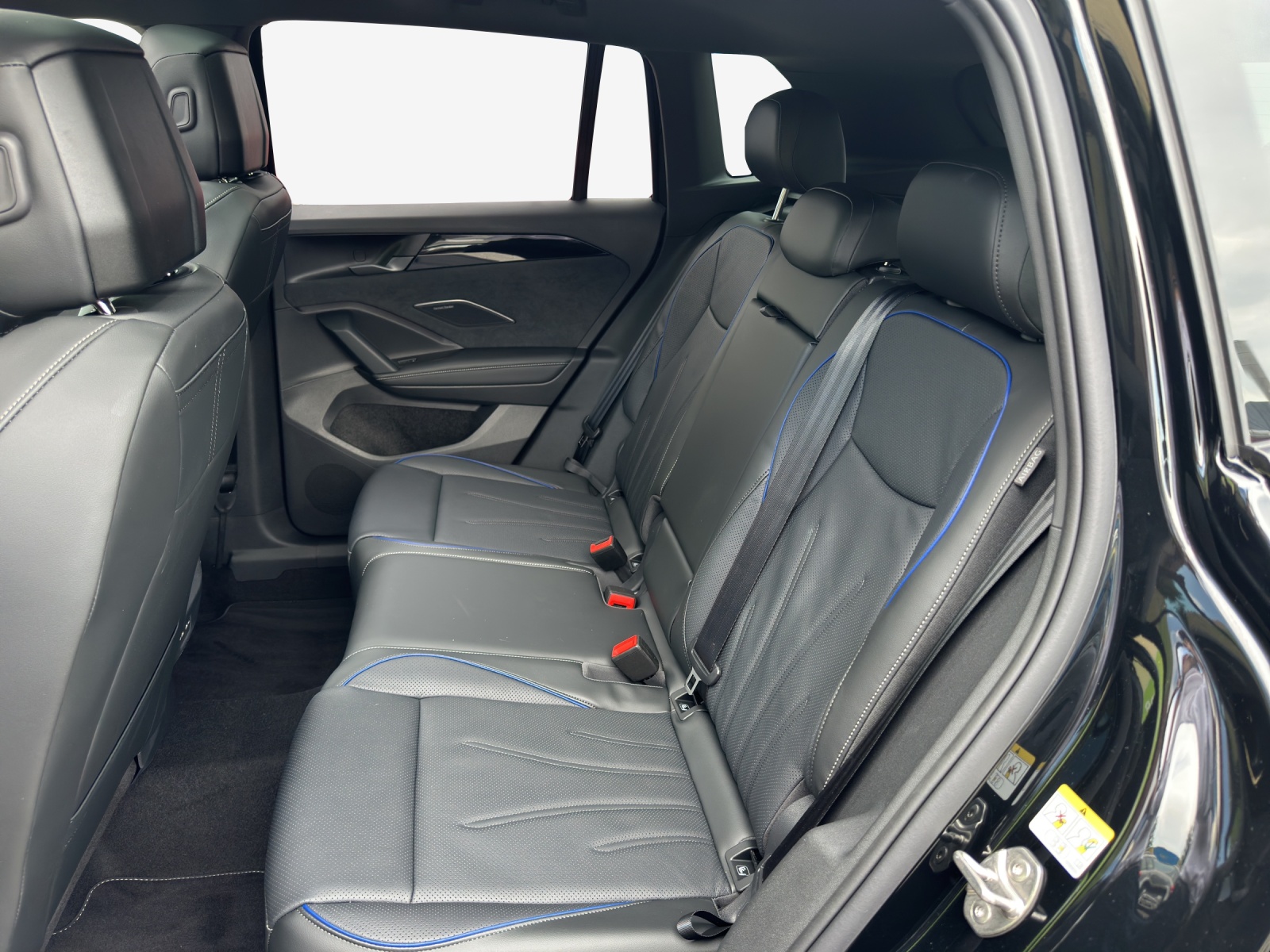 VW Tiguan R-line 1.5TSI 272PS DSG-image-11