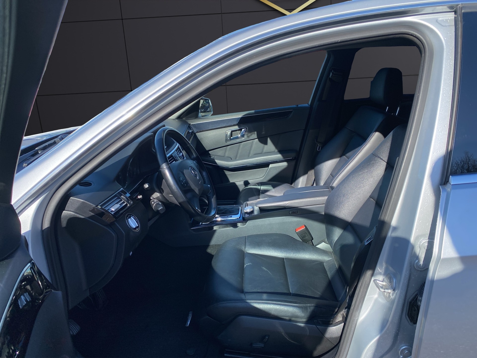 MERCEDES-BENZ E 250 CGI BlueEfficiency Avantgarde Automatic-image-9