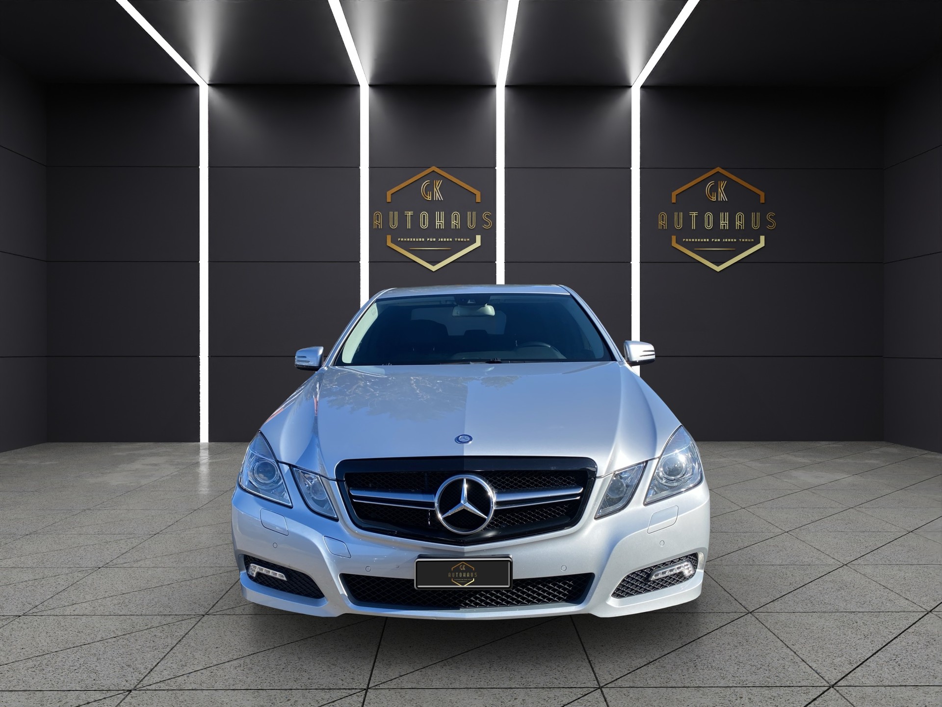 MERCEDES-BENZ E 250 CGI BlueEfficiency Avantgarde Automatic-image-8