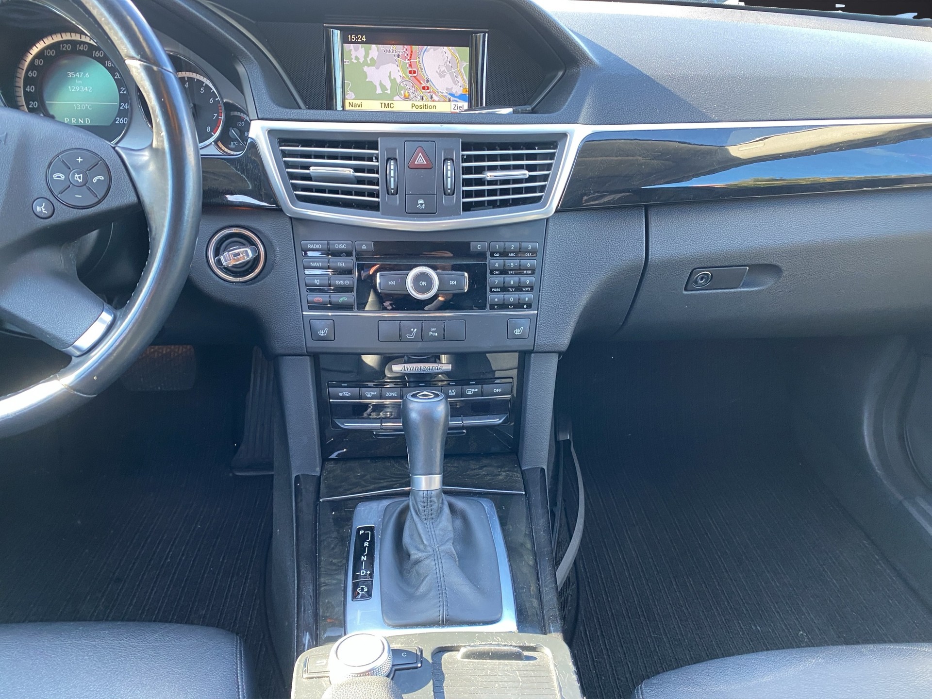 MERCEDES-BENZ E 250 CGI BlueEfficiency Avantgarde Automatic-image-13