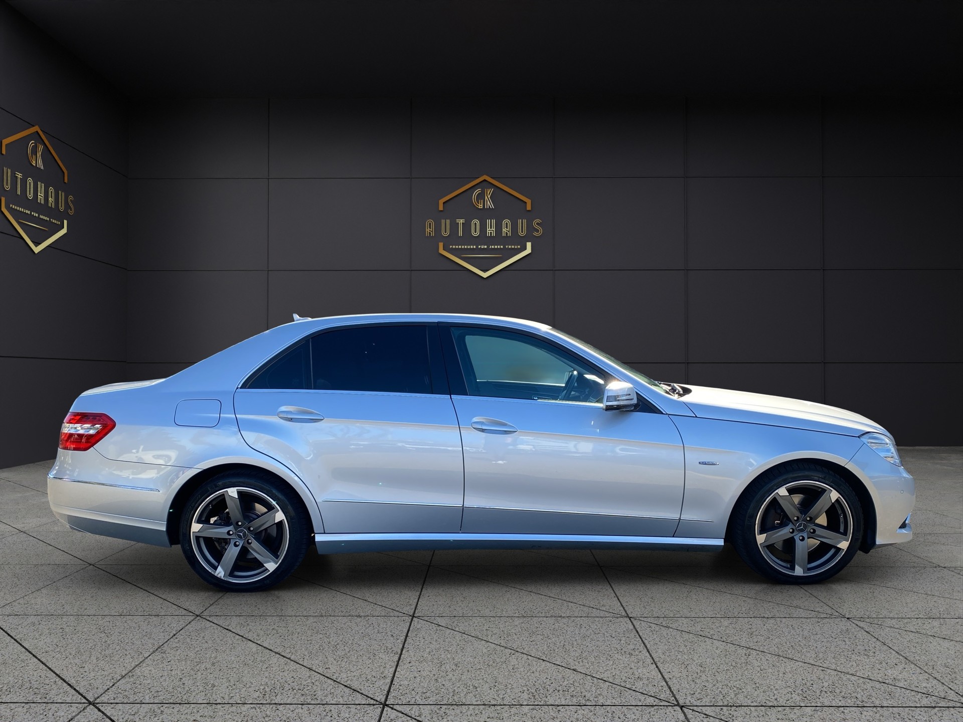MERCEDES-BENZ E 250 CGI BlueEfficiency Avantgarde Automatic-image-6