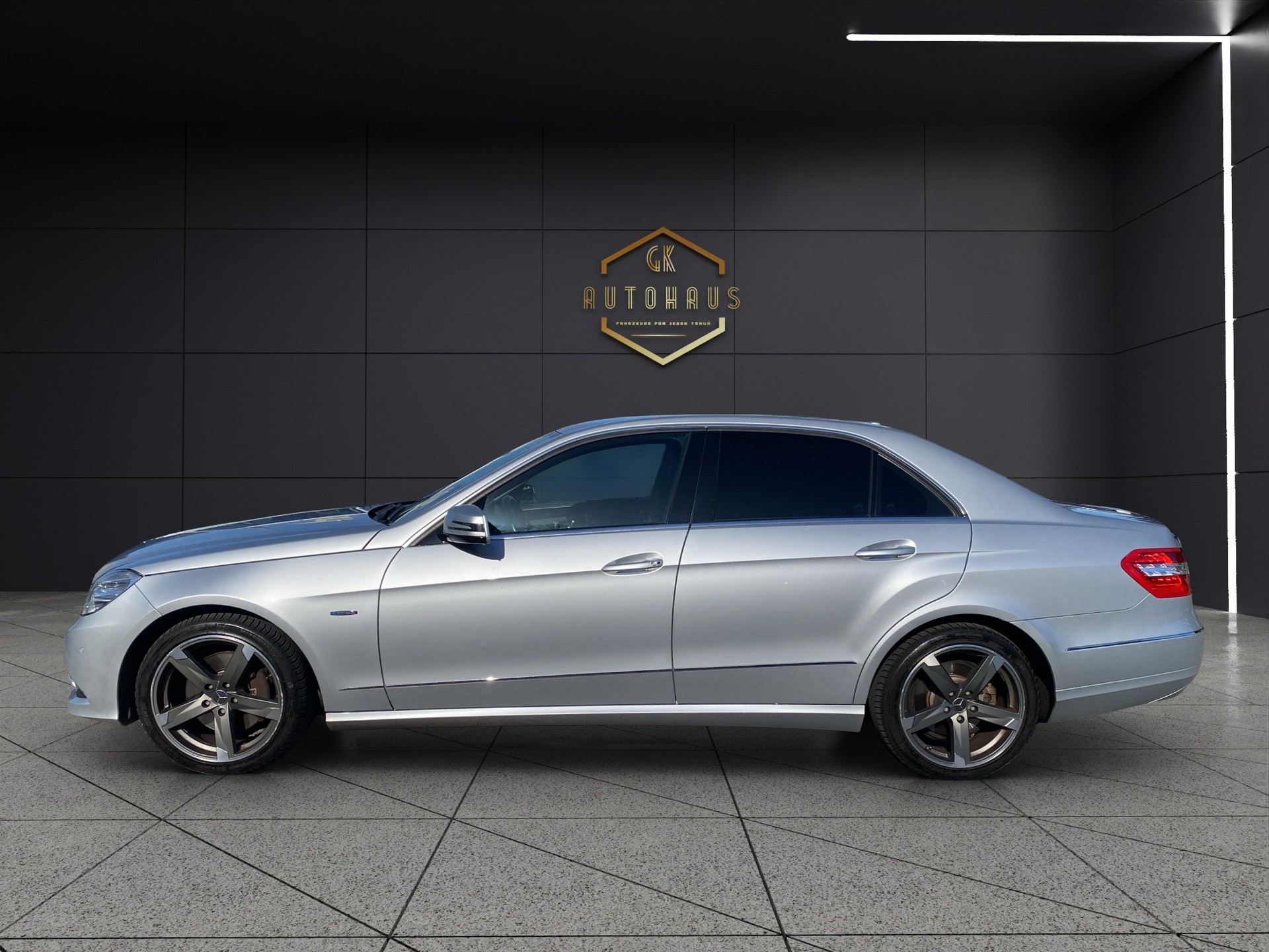 MERCEDES-BENZ E 250 CGI BlueEfficiency Avantgarde Automatic-image-1