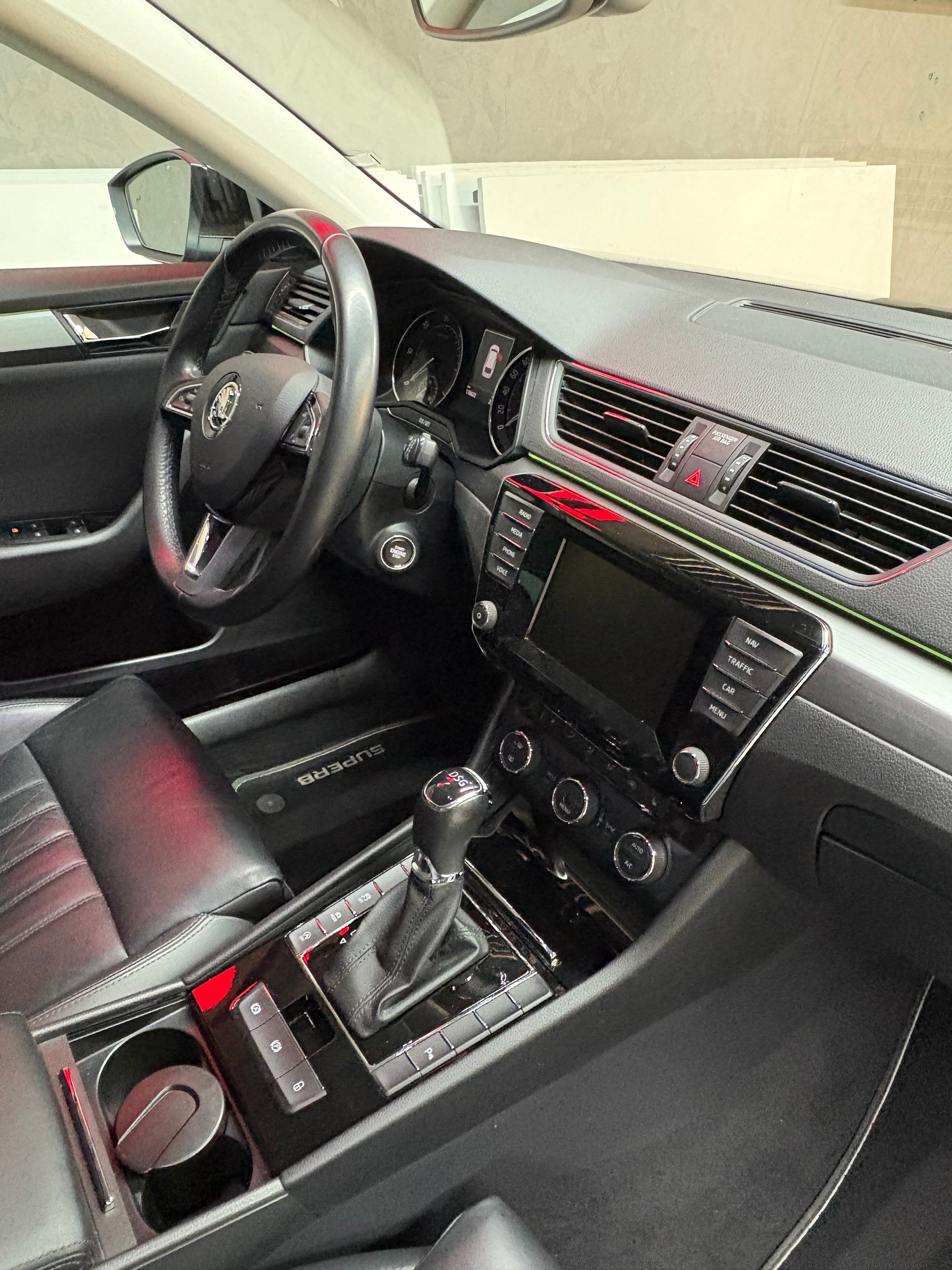 SKODA Superb Combi 2.0 TDi Style DSG-image-7