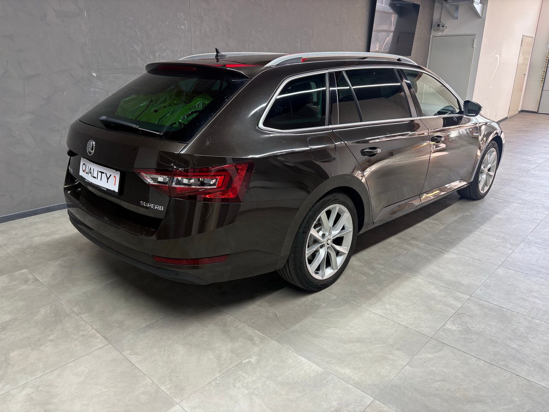SKODA Superb Combi 2.0 TDi Style DSG-image-2
