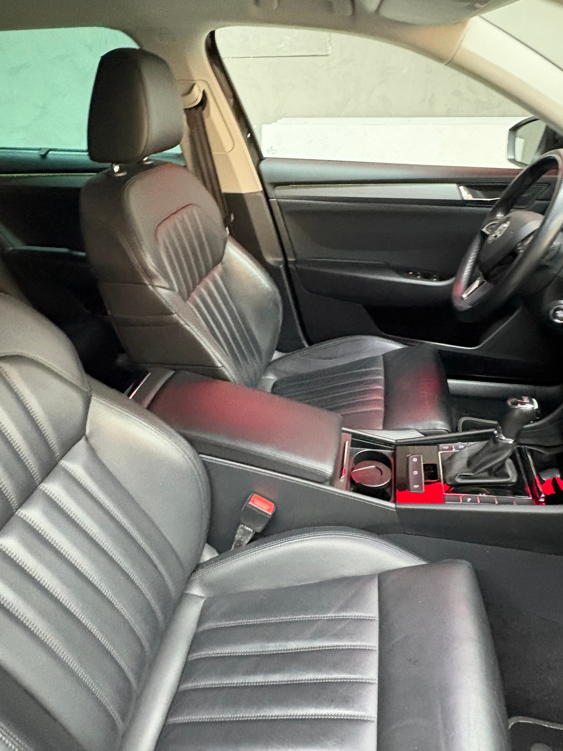 SKODA Superb Combi 2.0 TDi Style DSG-image-6
