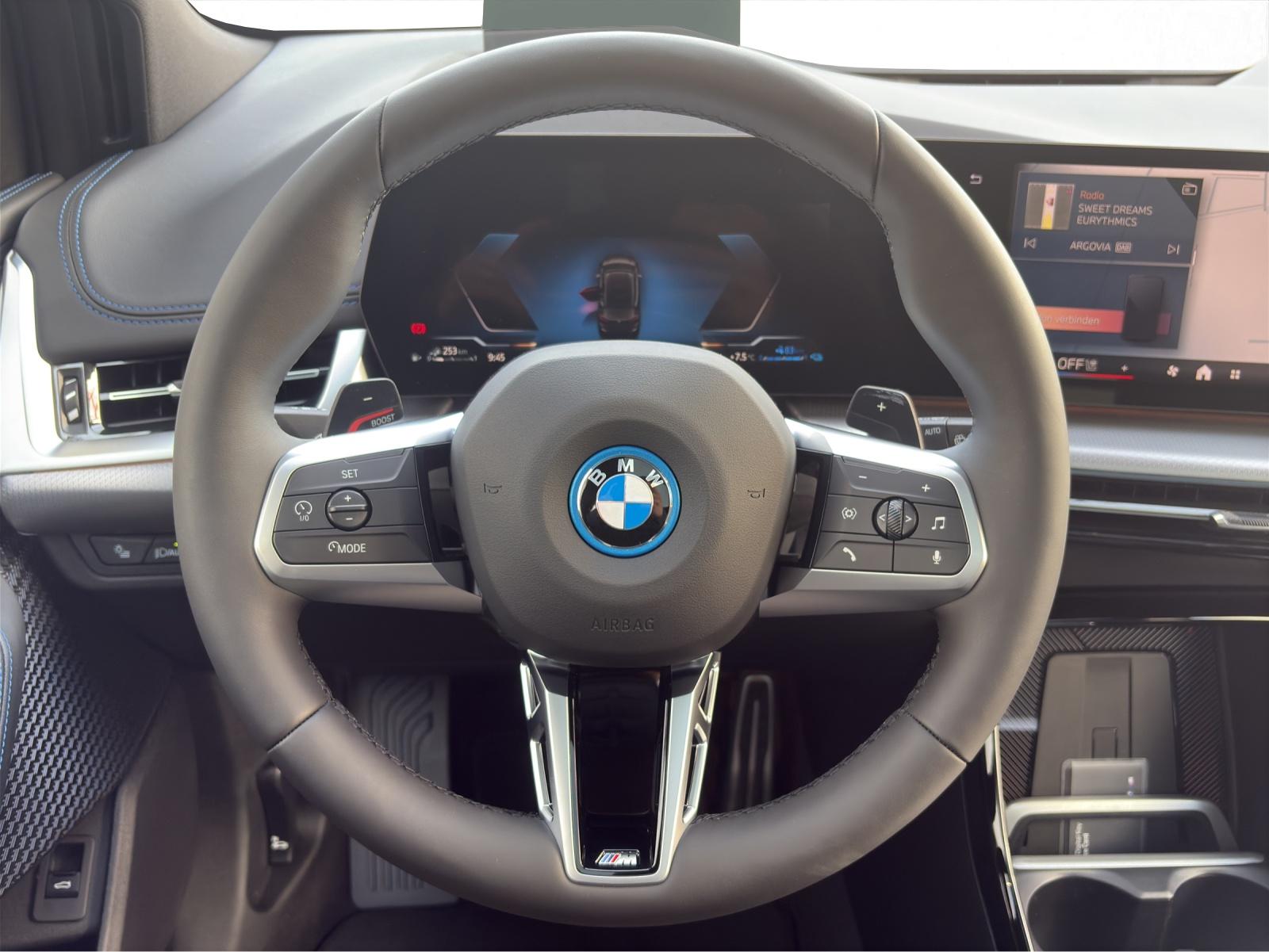 BMW 230e xDrive Active Tourer-image-21