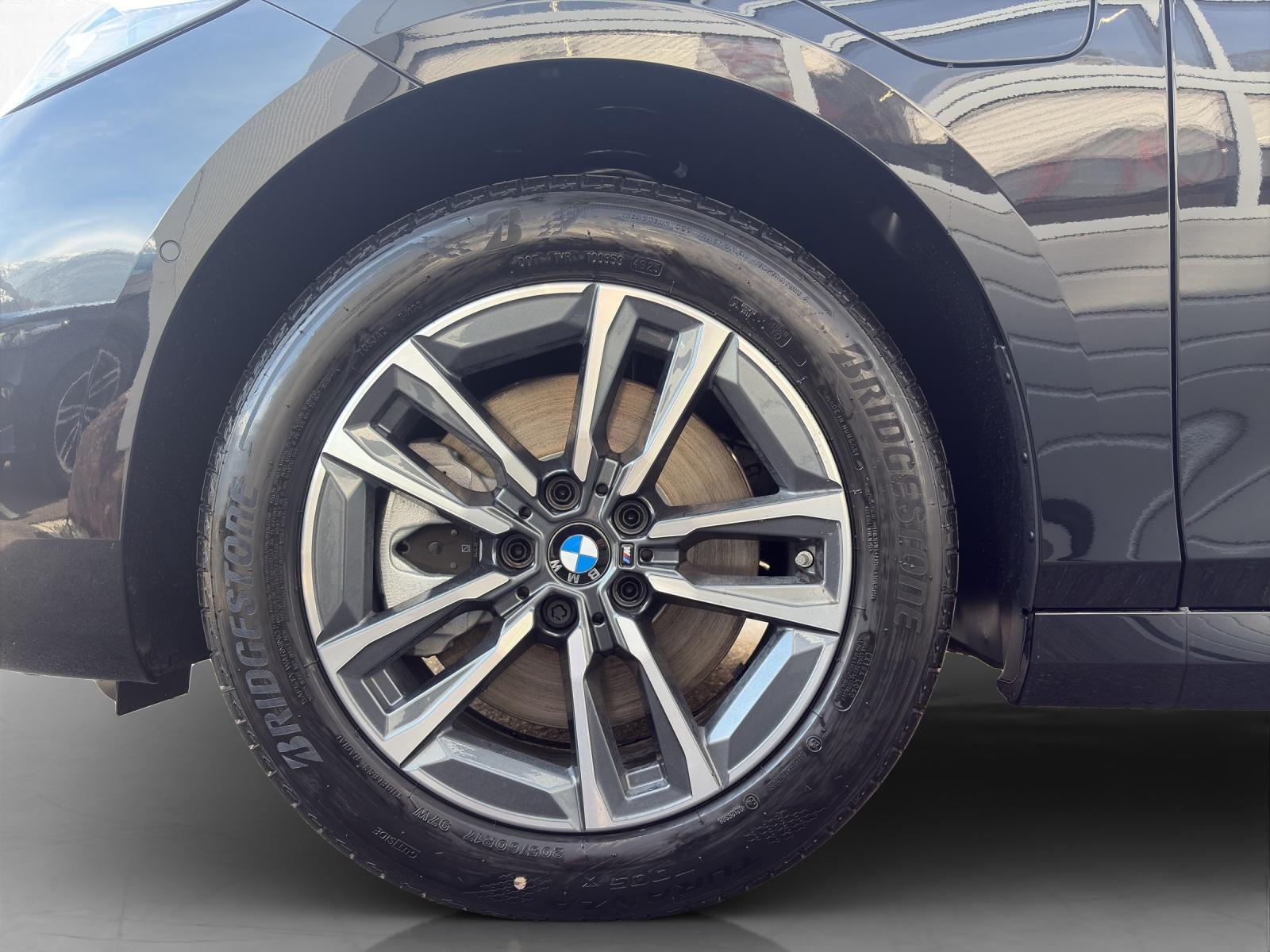 BMW 230e xDrive Active Tourer-image-8
