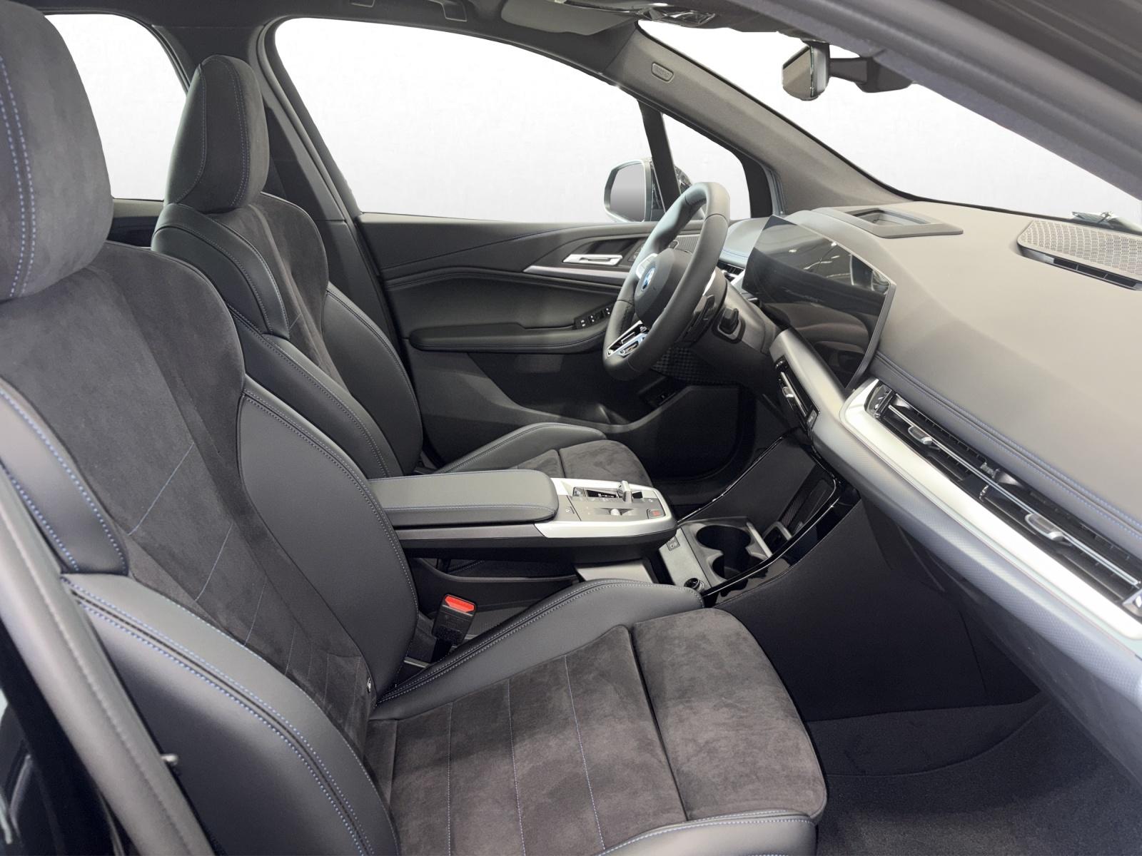 BMW 230e xDrive Active Tourer-image-14