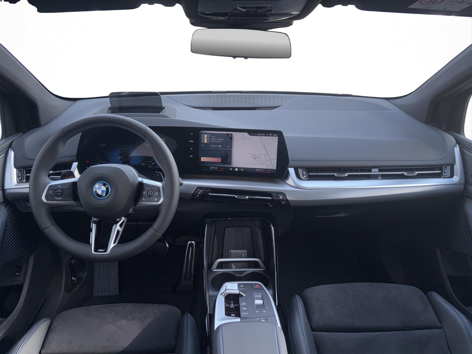 BMW 230e xDrive Active Tourer-image-11