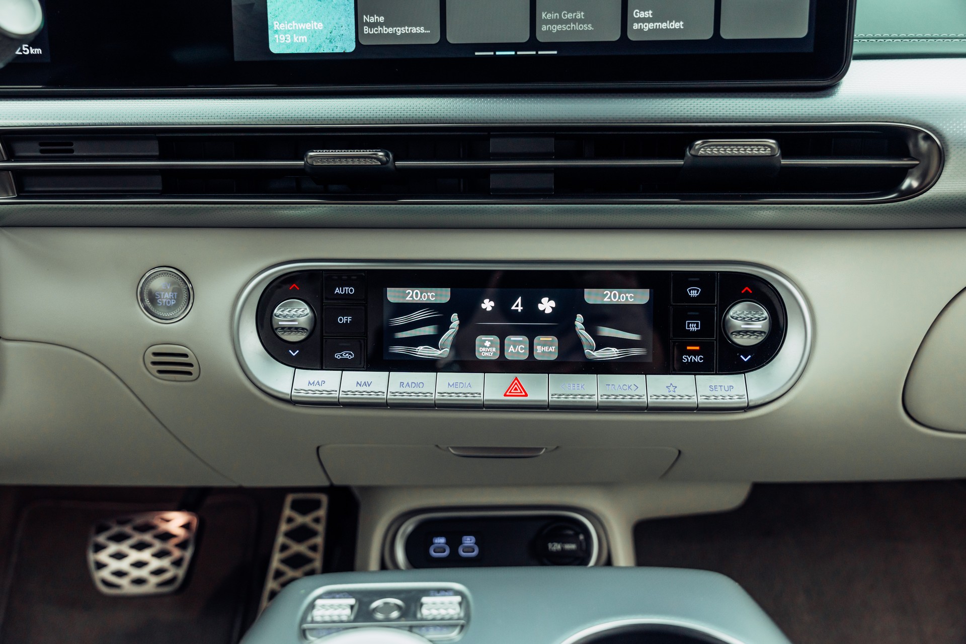 GENESIS GV60 77.4 kWh Sport Plus AWD-image-16
