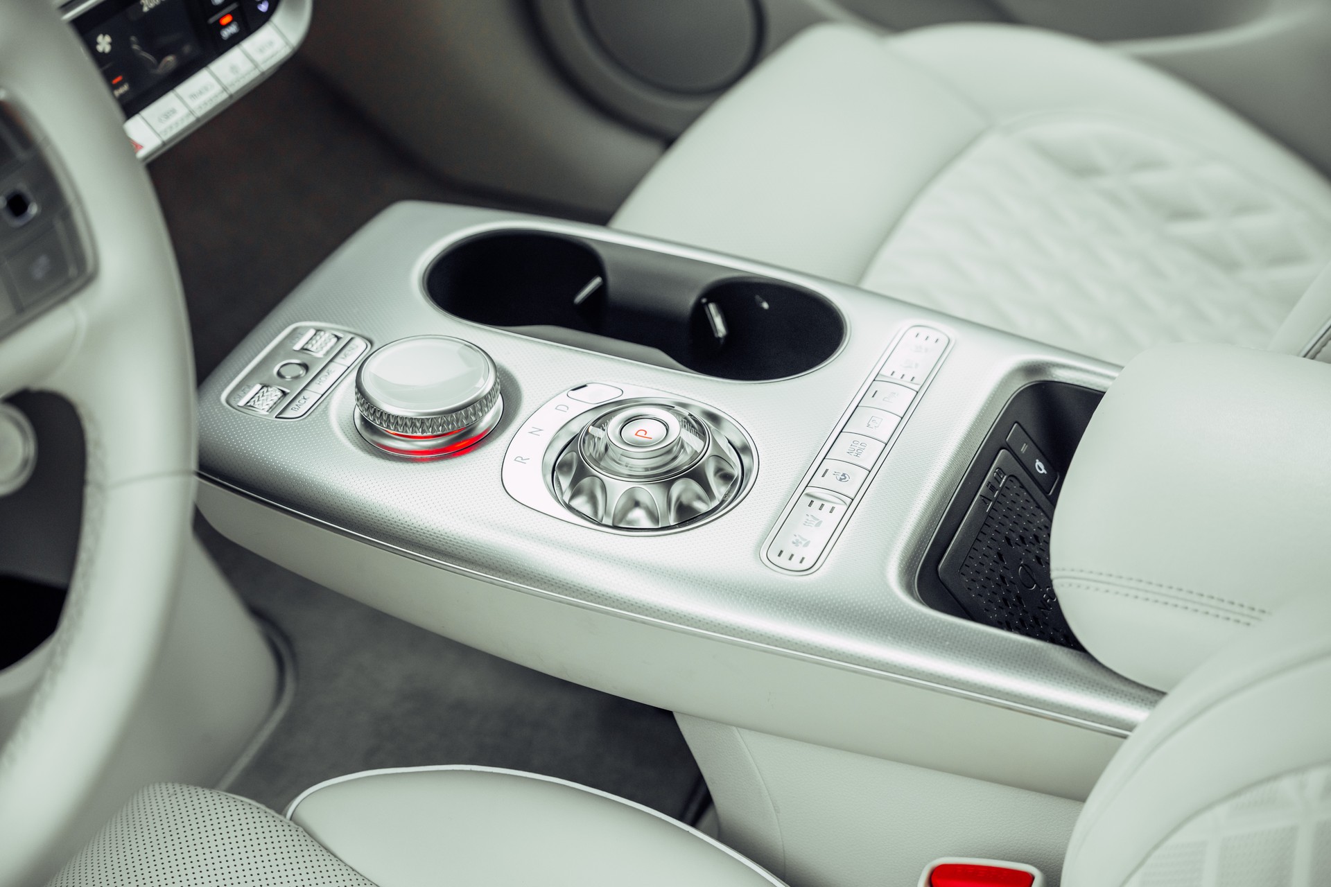 GENESIS GV60 77.4 kWh Sport Plus AWD-image-11