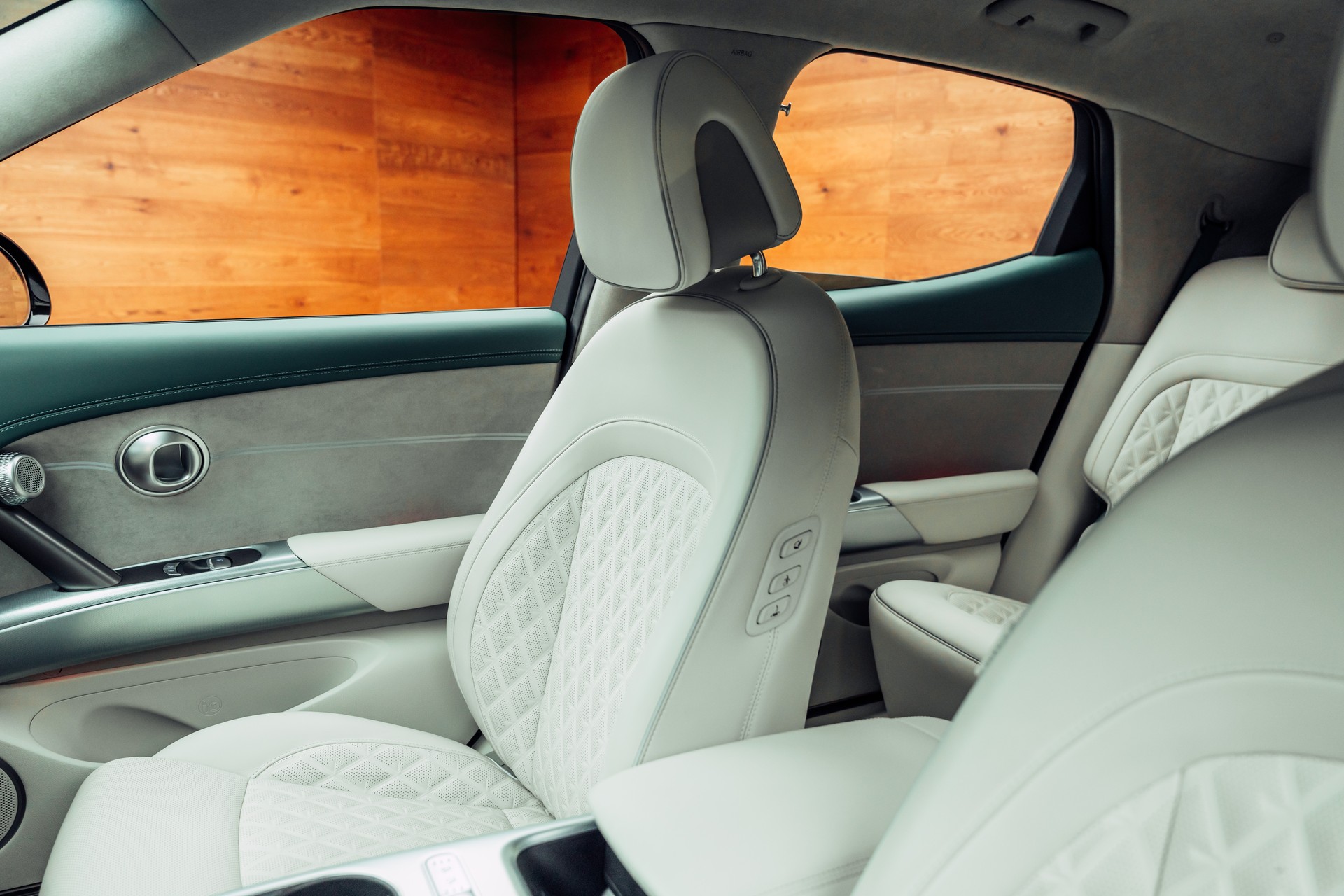 GENESIS GV60 77.4 kWh Sport Plus AWD-image-5