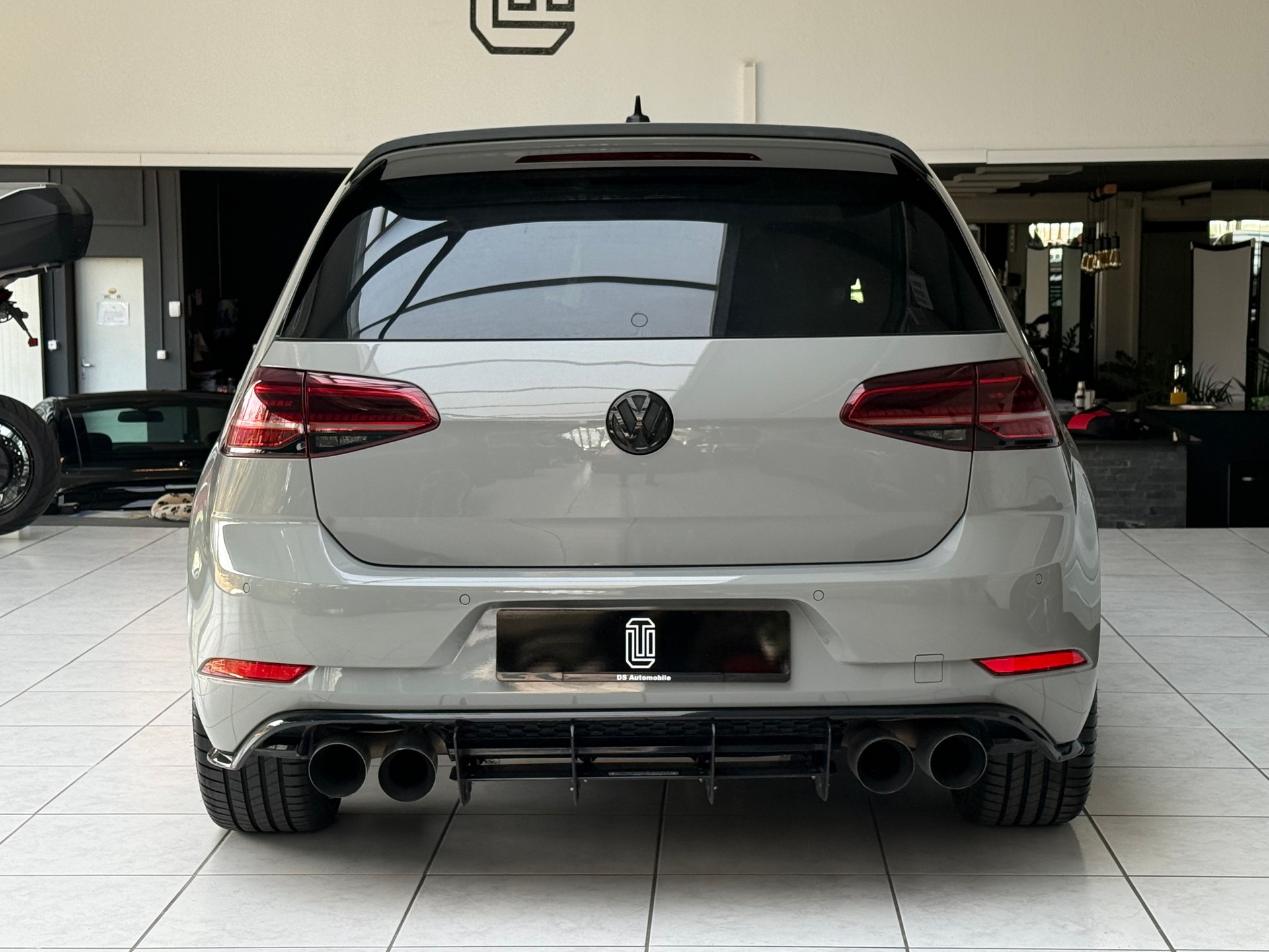 VW Golf 2.0 TSI R 4Motion DSG * CH * voll ausgestattet * WP Stage 1 370 PS * Remus * ohne OPF * Maxton * KW *-image-3