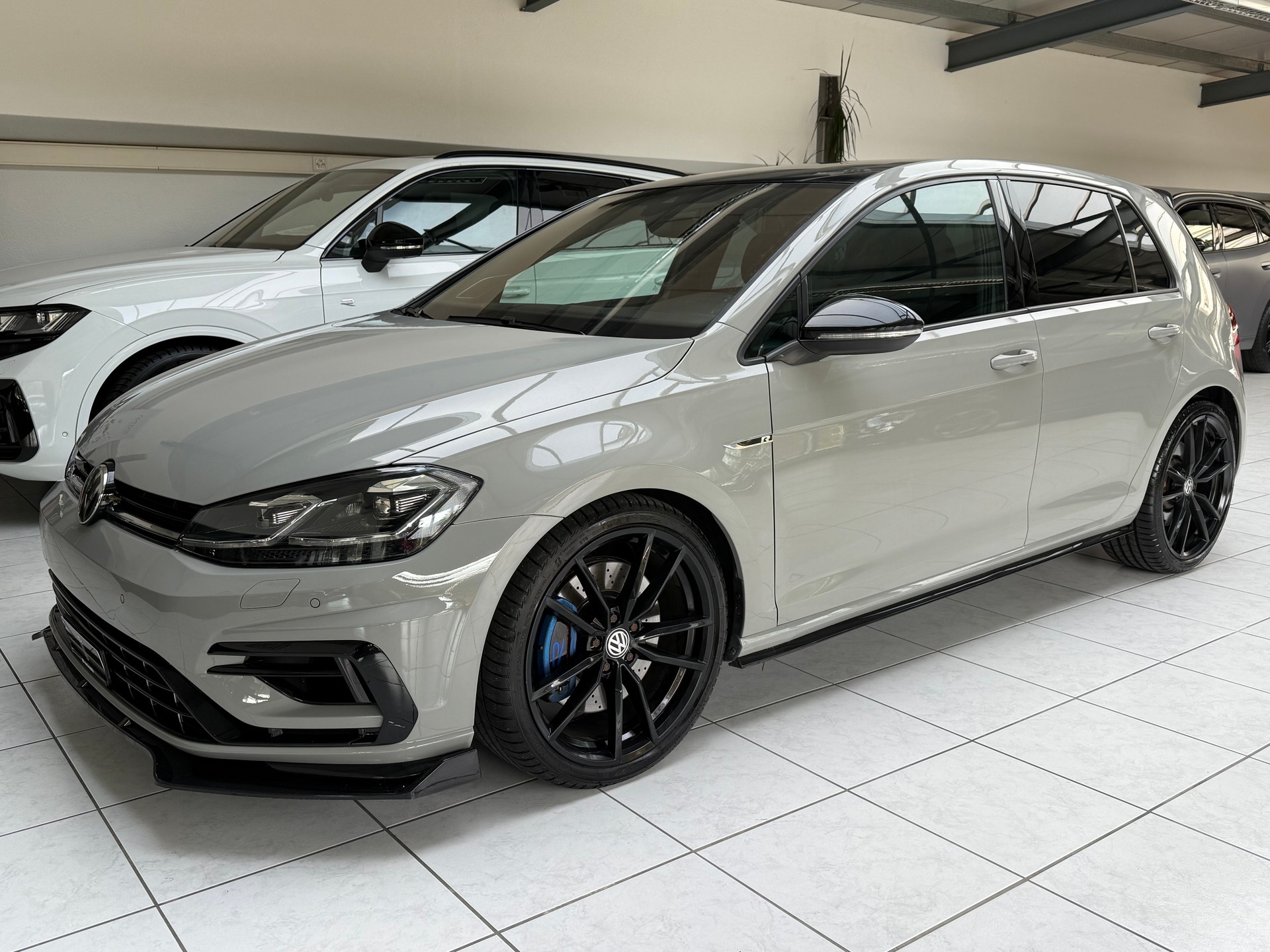 VW Golf 2.0 TSI R 4Motion DSG * CH * voll ausgestattet * WP Stage 1 370 PS * Remus * ohne OPF * Maxton * KW *