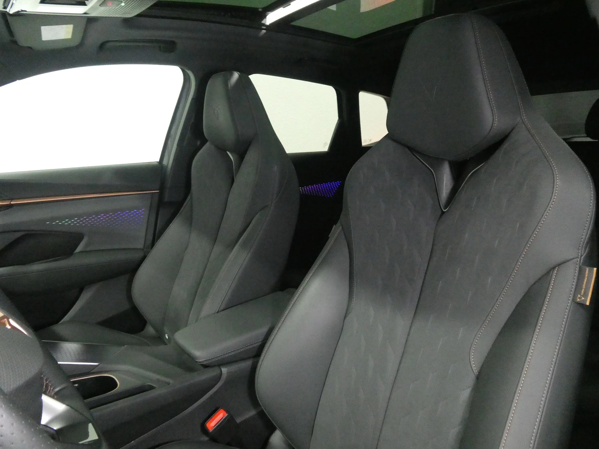 CUPRA Terramar 2.0 TSI DSG 4Drive VZ - Panorama - Navi - Head-Up - Keyless - 360° Kamera - AHK - 265 PS-image-9