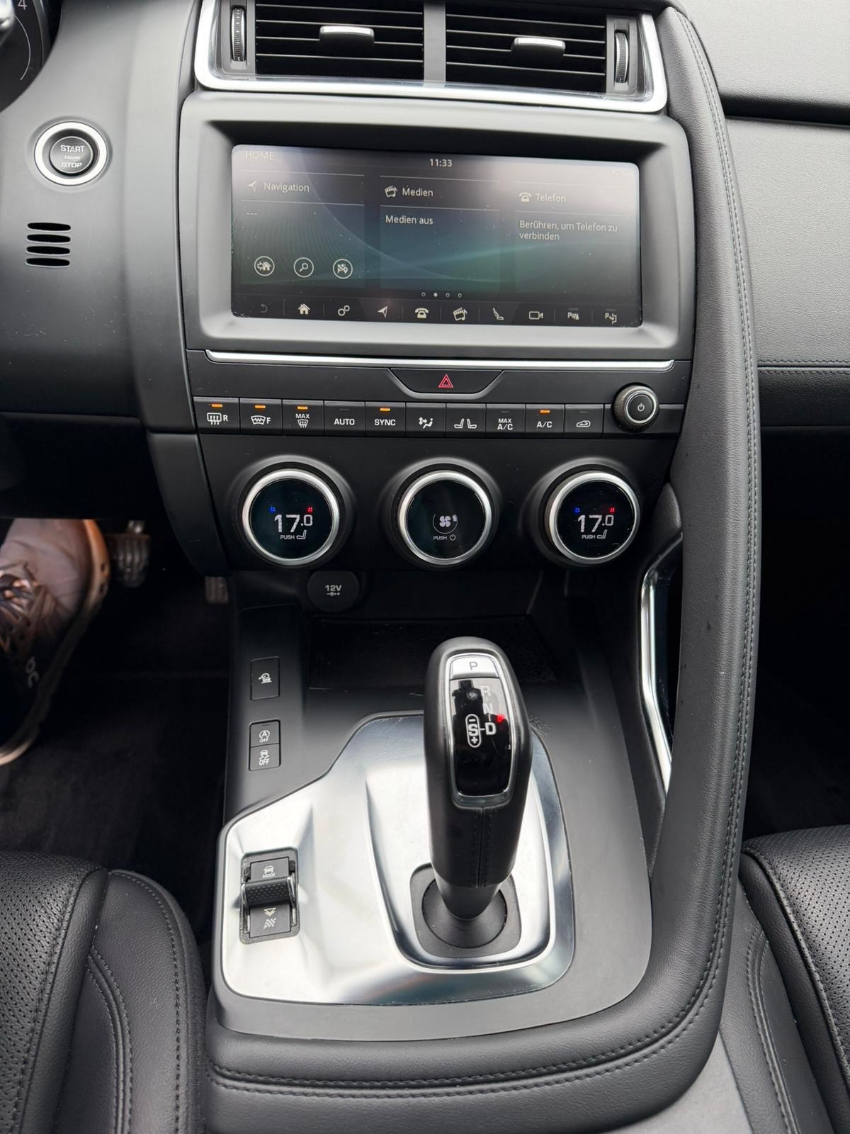 JAGUAR E-Pace 2.0d D150 S AWD Automatik-image-4