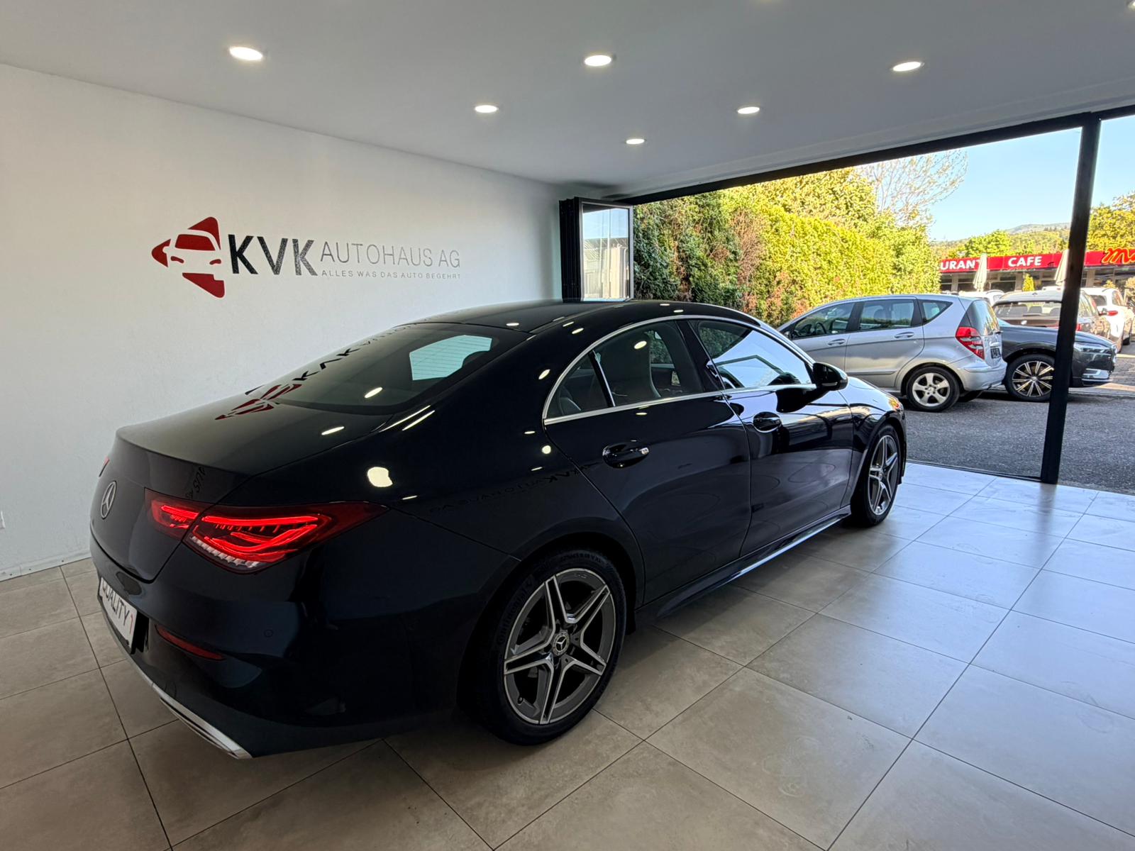 MERCEDES-BENZ CLA 180 AMG Line 7G-DCT-showroom-element-3