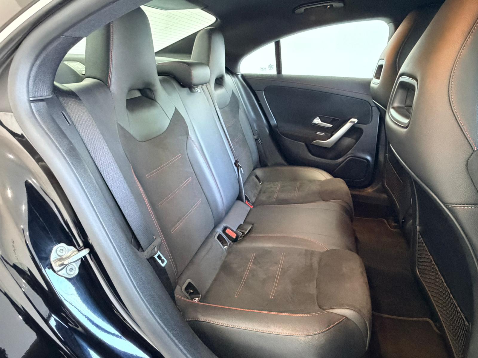 MERCEDES-BENZ CLA 180 AMG Line 7G-DCT-image-16