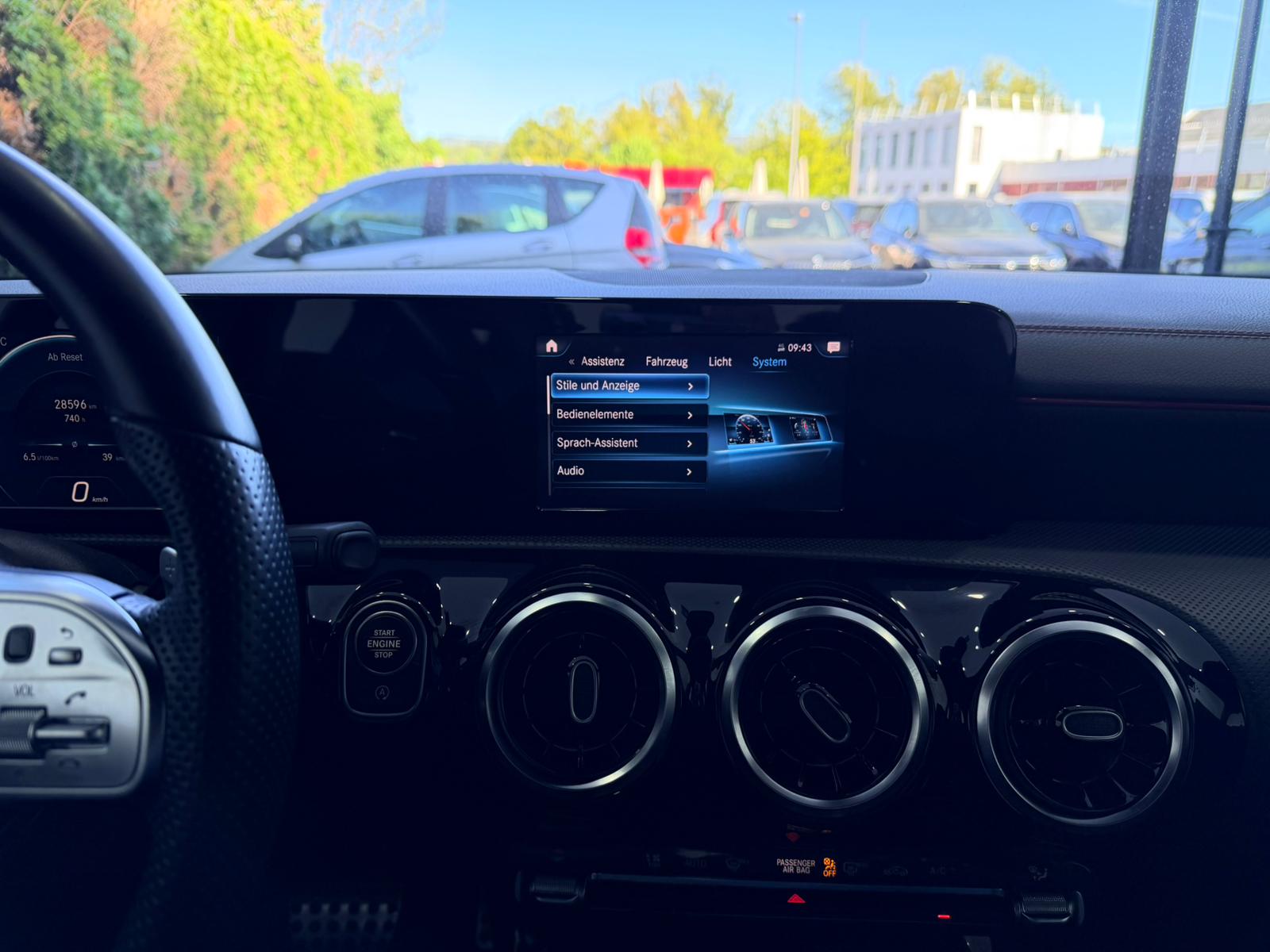 MERCEDES-BENZ CLA 180 AMG Line 7G-DCT-image-11