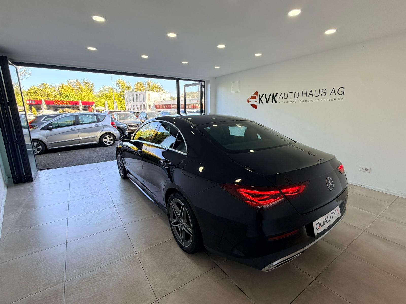 MERCEDES-BENZ CLA 180 AMG Line 7G-DCT-image-5