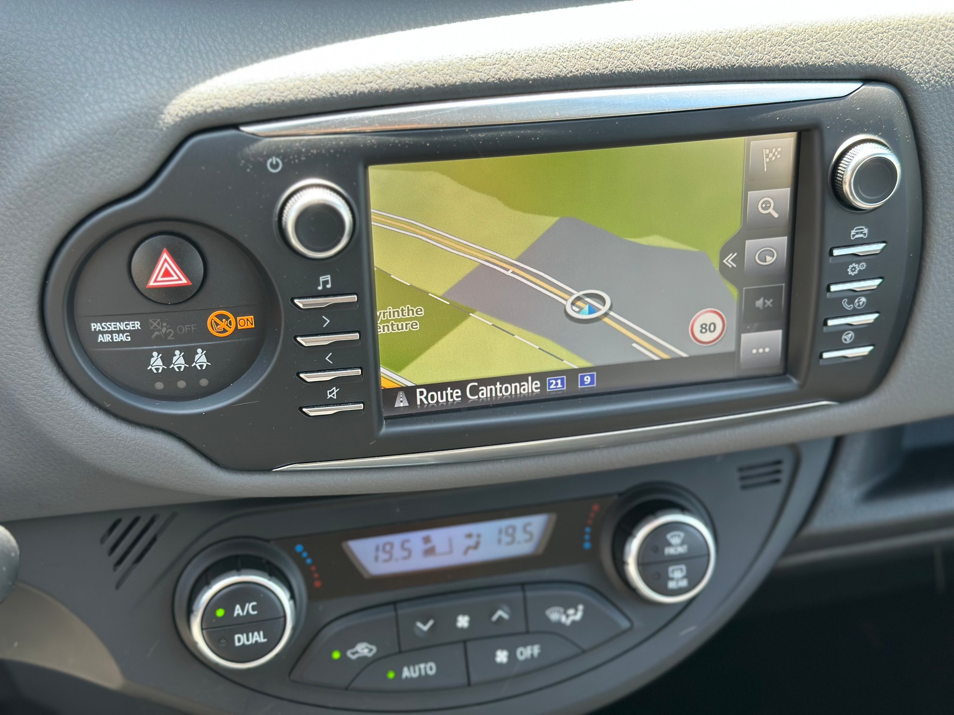 TOYOTA Yaris 1.5 Trend-image-17