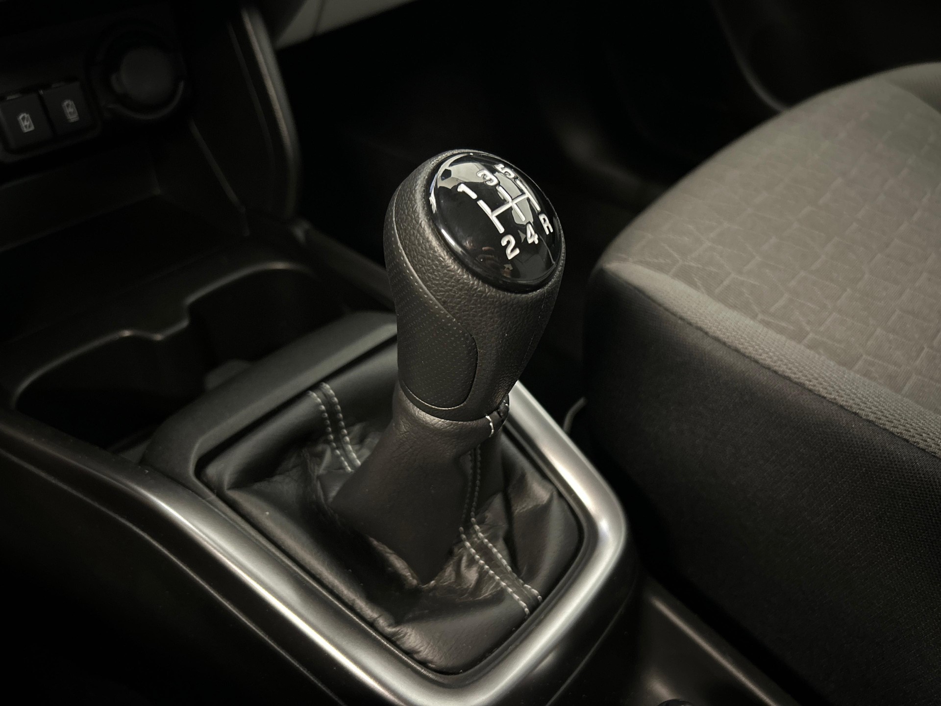SUZUKI Swift 1.2 1st Edition Top Hybrid 4x4-image-13
