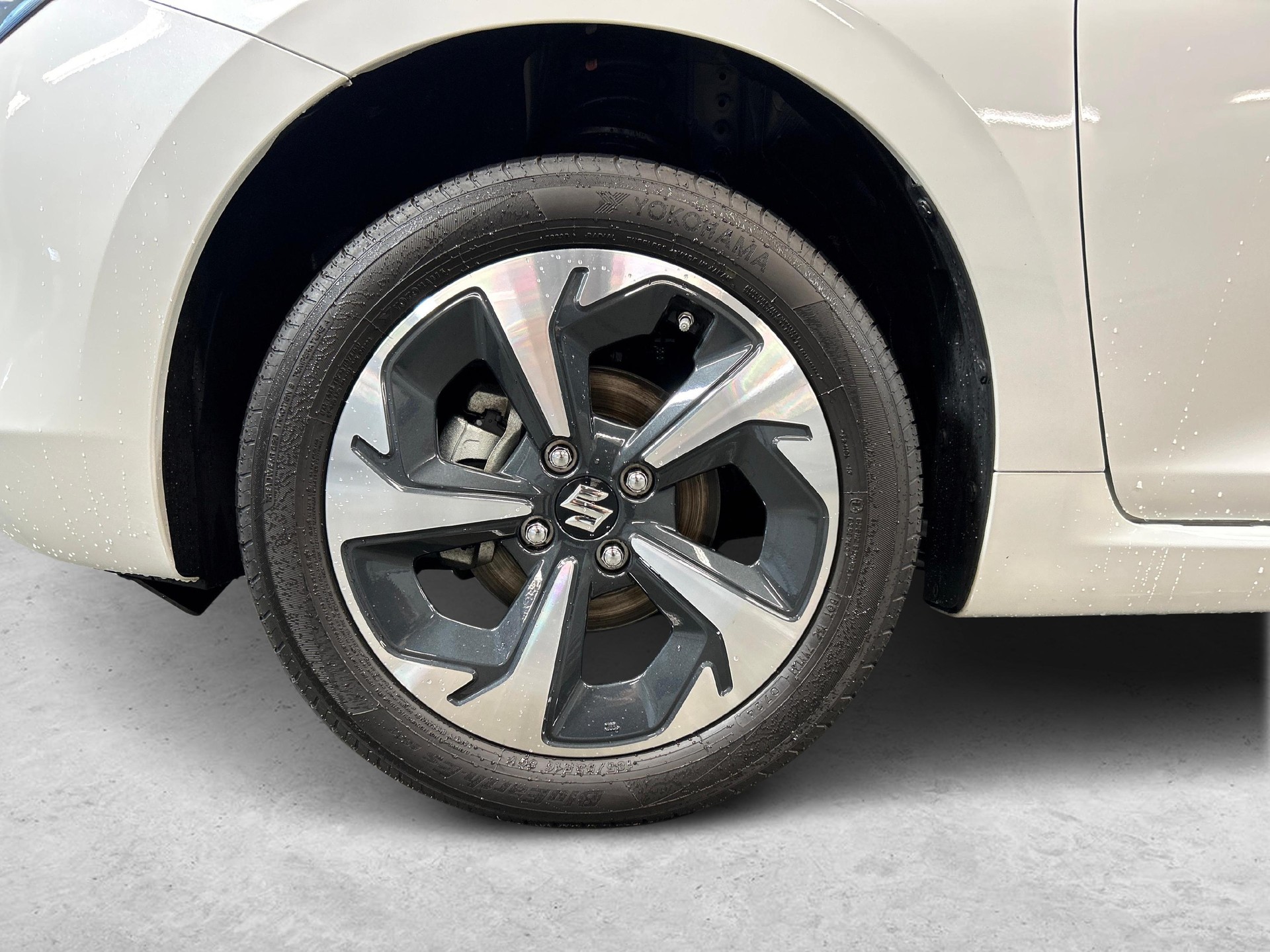 SUZUKI Swift 1.2 1st Edition Top Hybrid 4x4-image-10