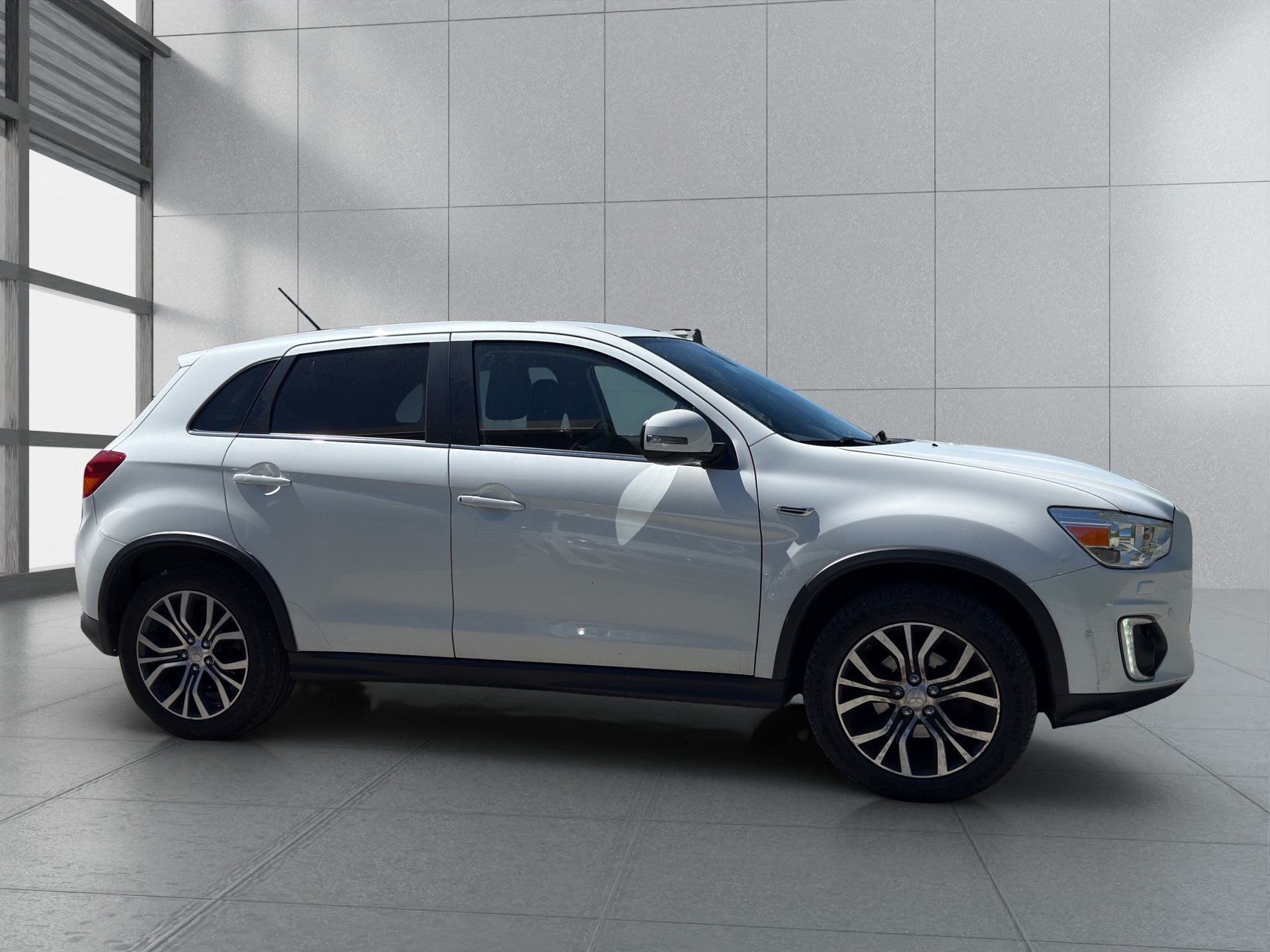 MITSUBISHI ASX 2.2 DID Style 4WD Automatic-image-4