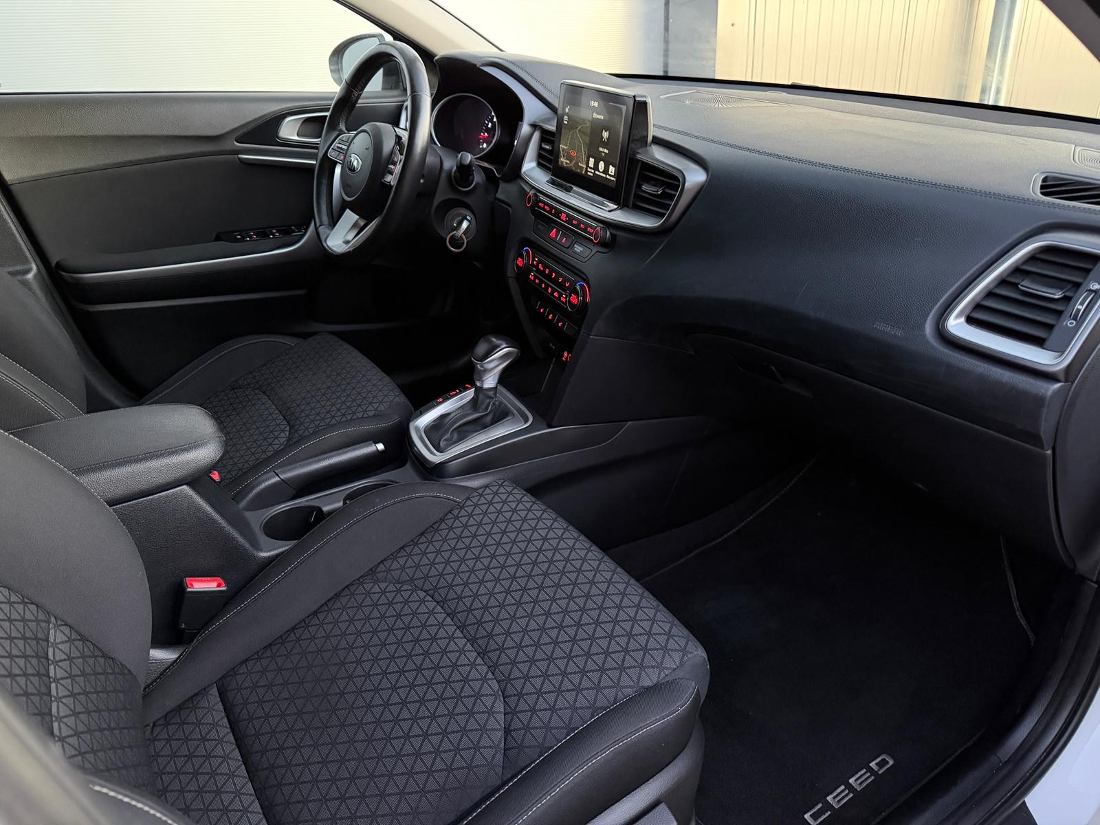 KIA Ceed Sportswagon 1.4 T-GDi Power 25 DCT-image-8