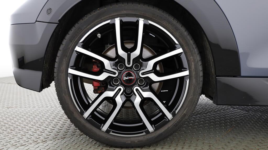 MINI John Cooper Works Cabrio-image-8