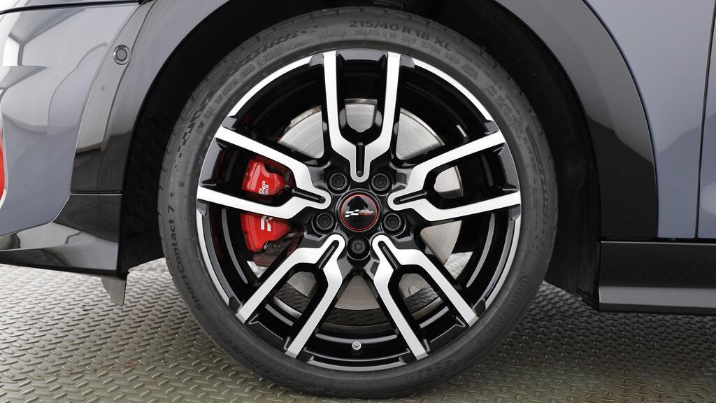 MINI John Cooper Works Cabrio-image-10