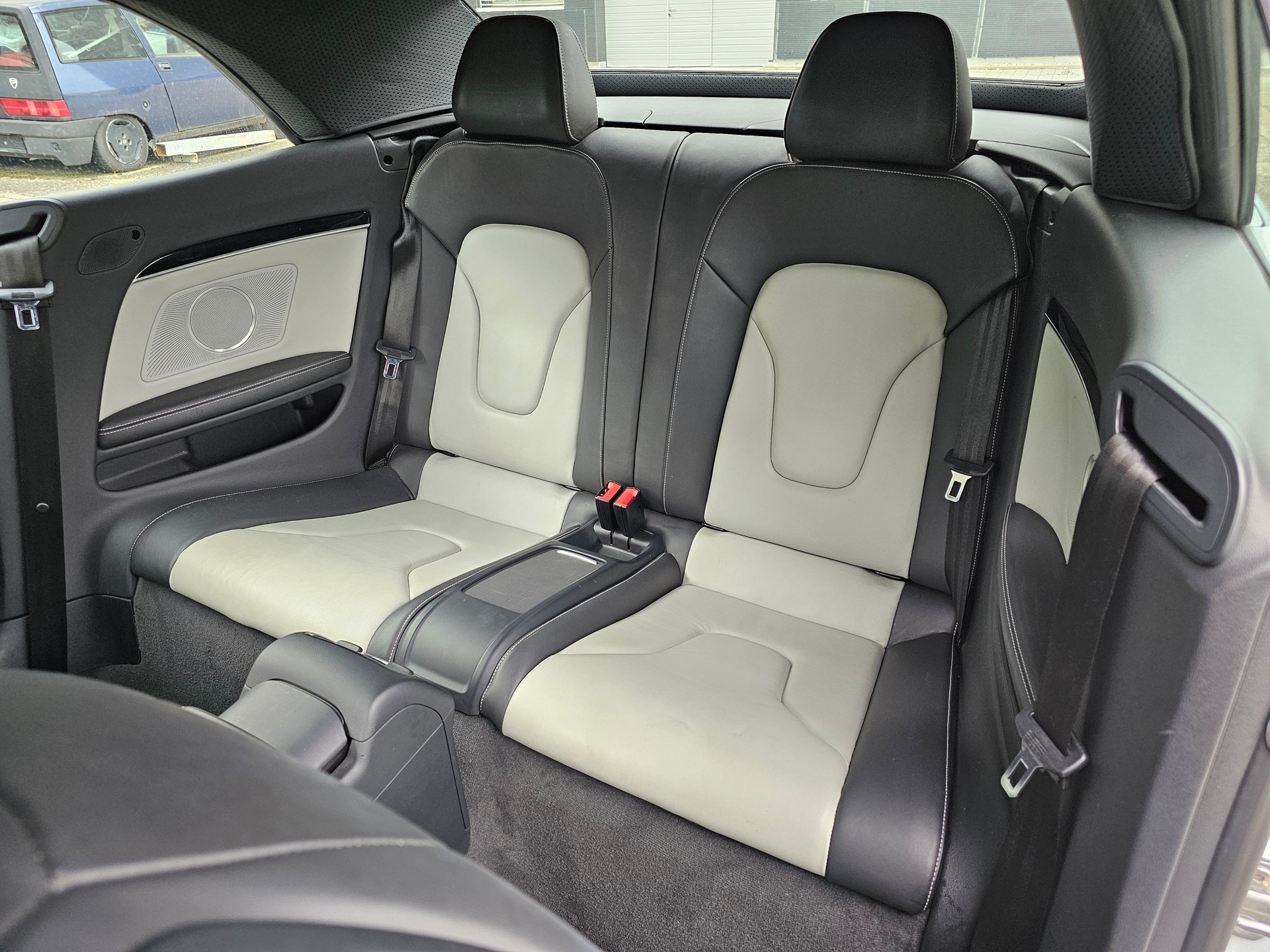 AUDI S5 Cabrio 3.0 TFSI quattro S-tronic-image-12