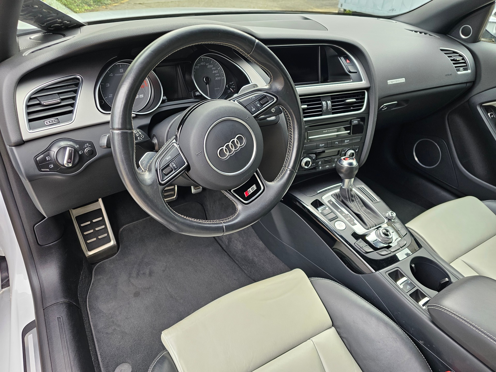 AUDI S5 Cabrio 3.0 TFSI quattro S-tronic-image-11