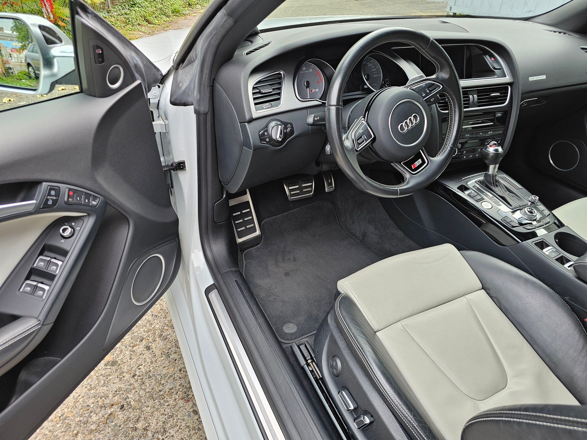 AUDI S5 Cabrio 3.0 TFSI quattro S-tronic-image-9