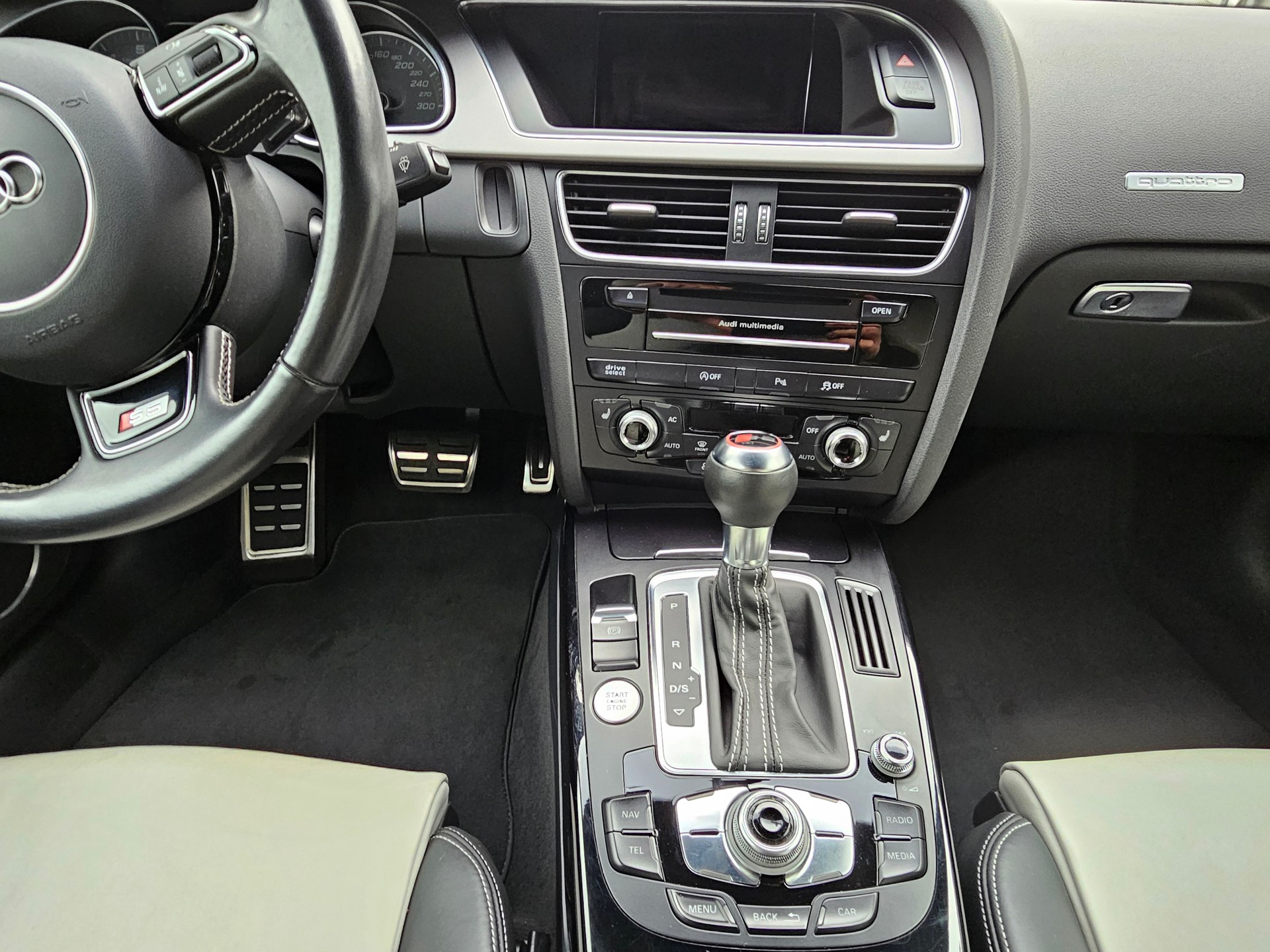 AUDI S5 Cabrio 3.0 TFSI quattro S-tronic-image-15