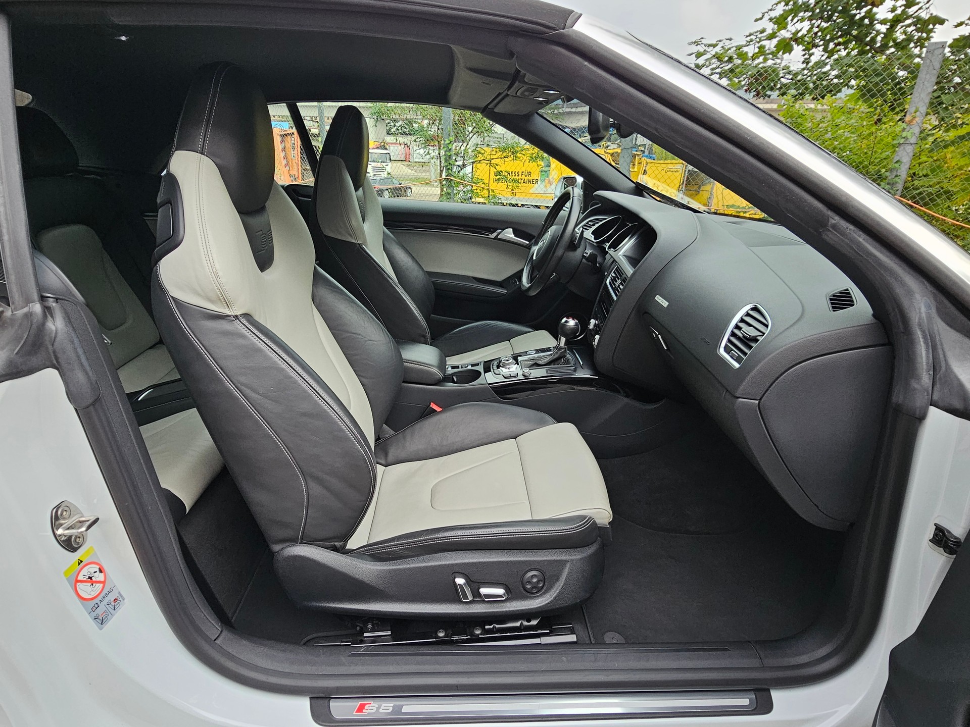 AUDI S5 Cabrio 3.0 TFSI quattro S-tronic-image-13
