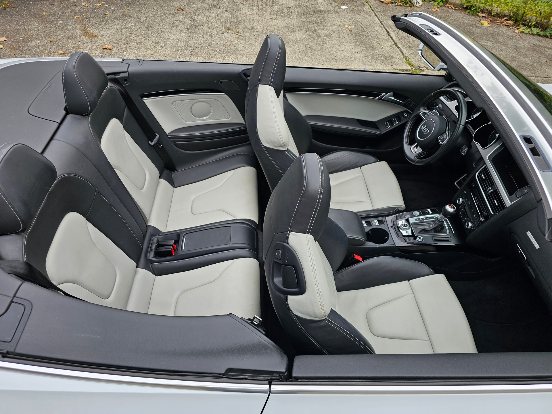 AUDI S5 Cabrio 3.0 TFSI quattro S-tronic-image-8