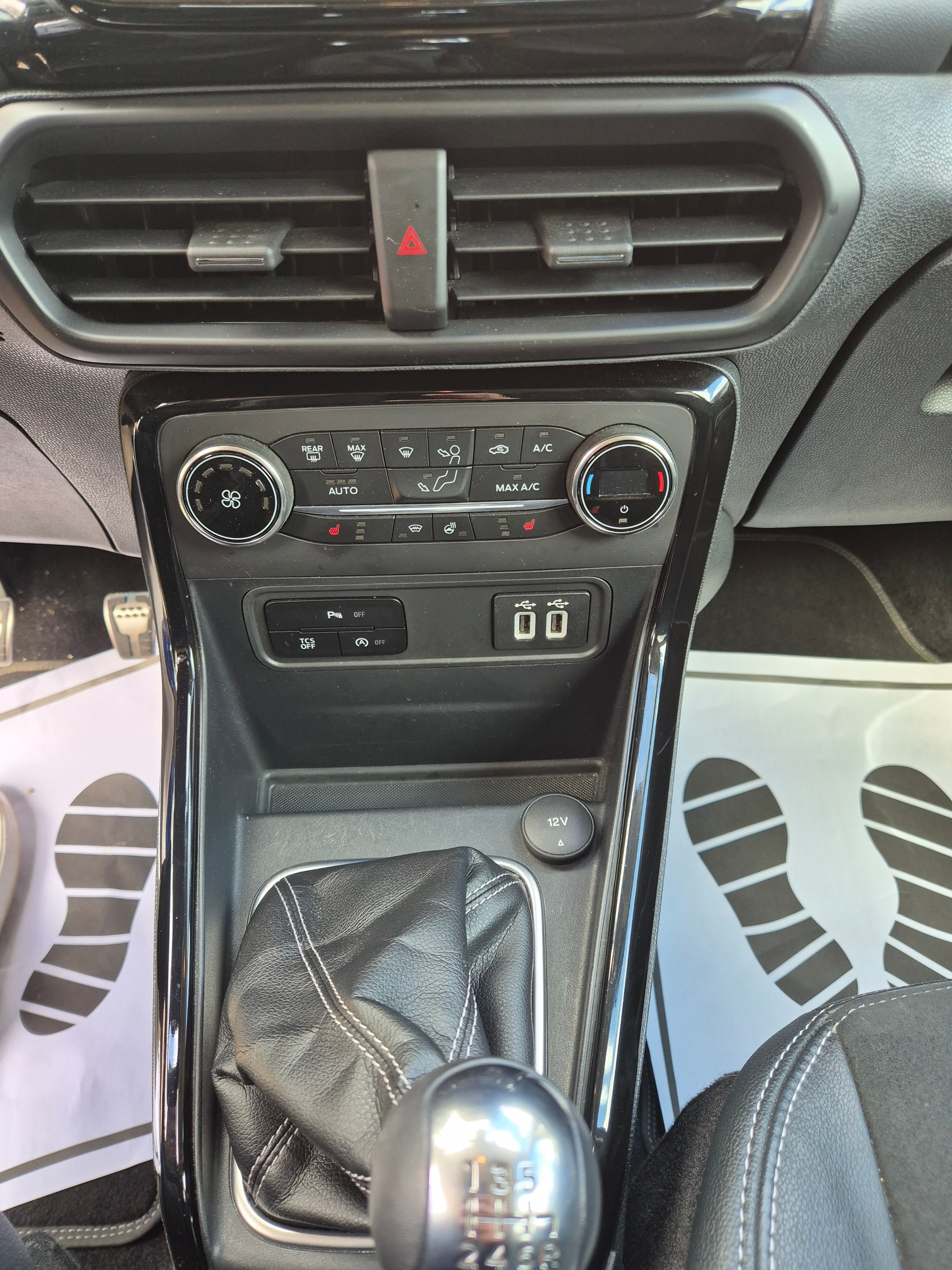FORD EcoSport 1.0 SCTi ST-Line-image-12