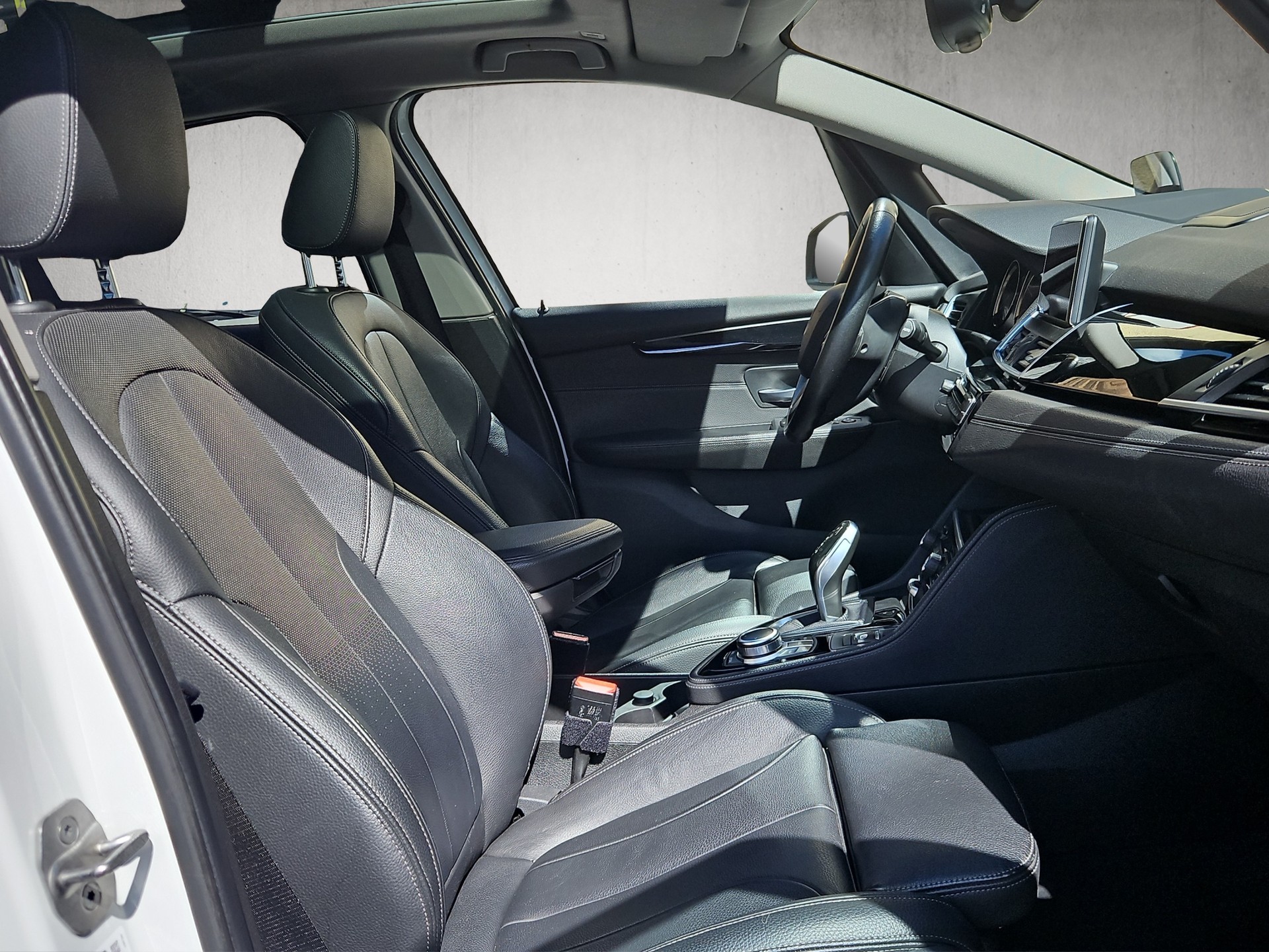 BMW 218d xDrive Active Tourer-image-9